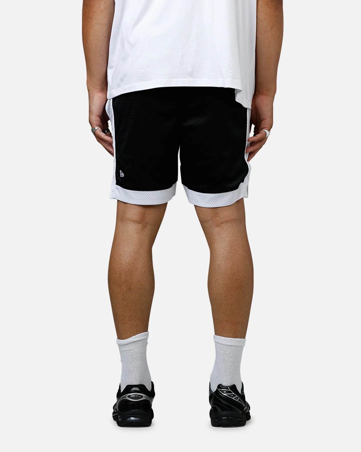 Chill Comfort Fit New Era New York Yankees Sport Class Shorts Black/White