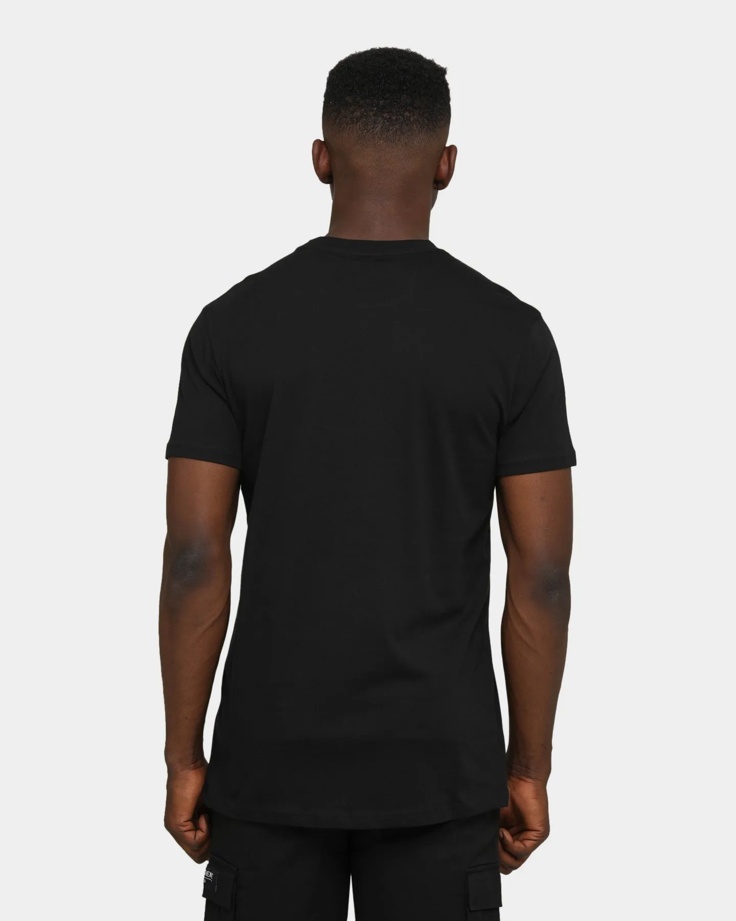Well Made Exhibit T-Shirt Black Effortless Vibe