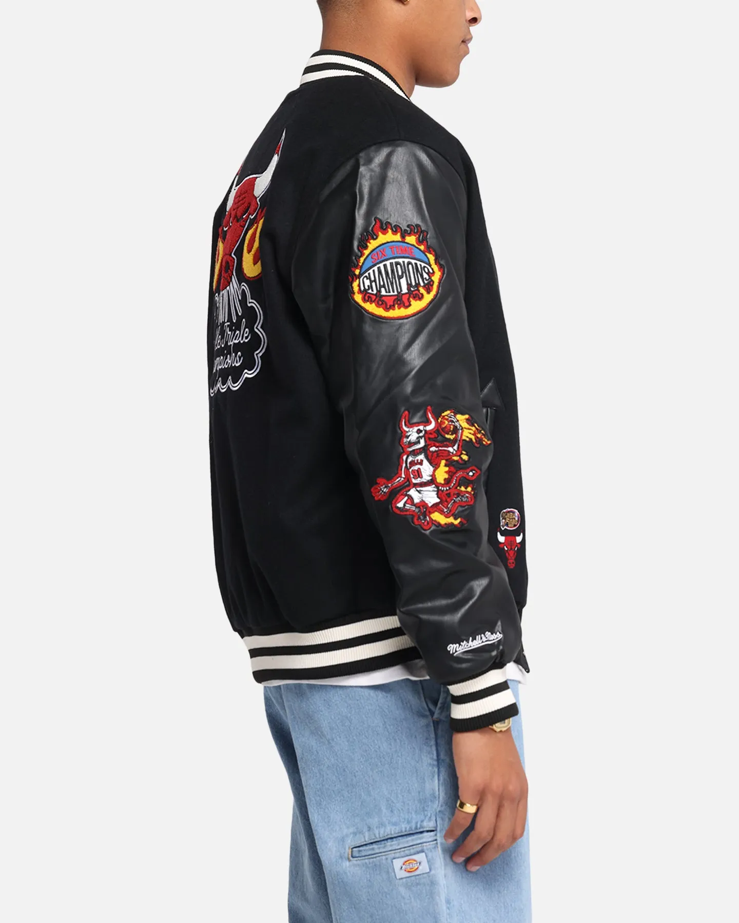 Weather Protection Bestow Mitchell & Ness Chicago Bulls Ignite Champions Varsity Jacket Black