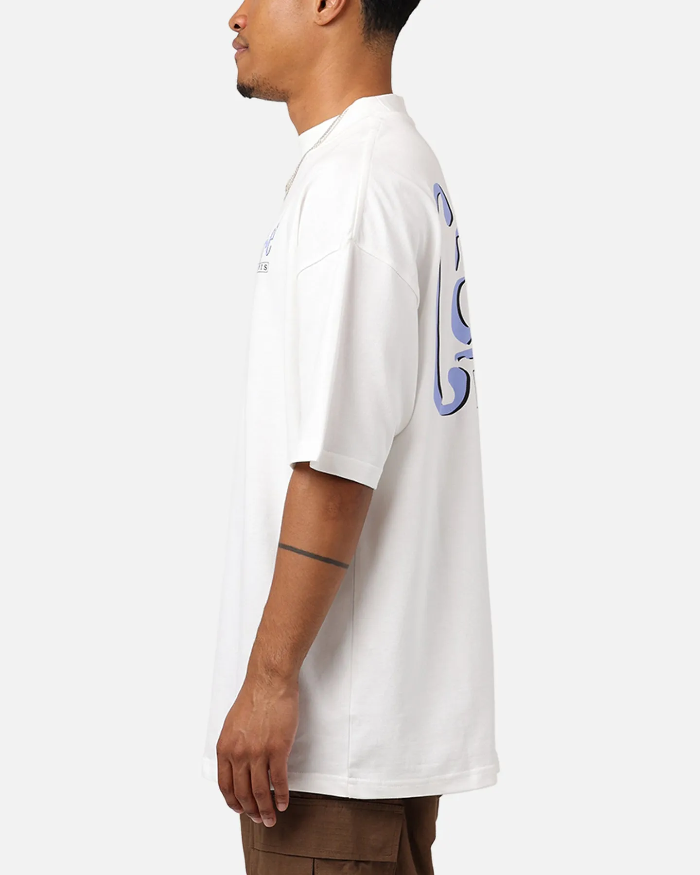 Carr?? Deli Oversized T-Shirt Off White Date night Trendy Vibe