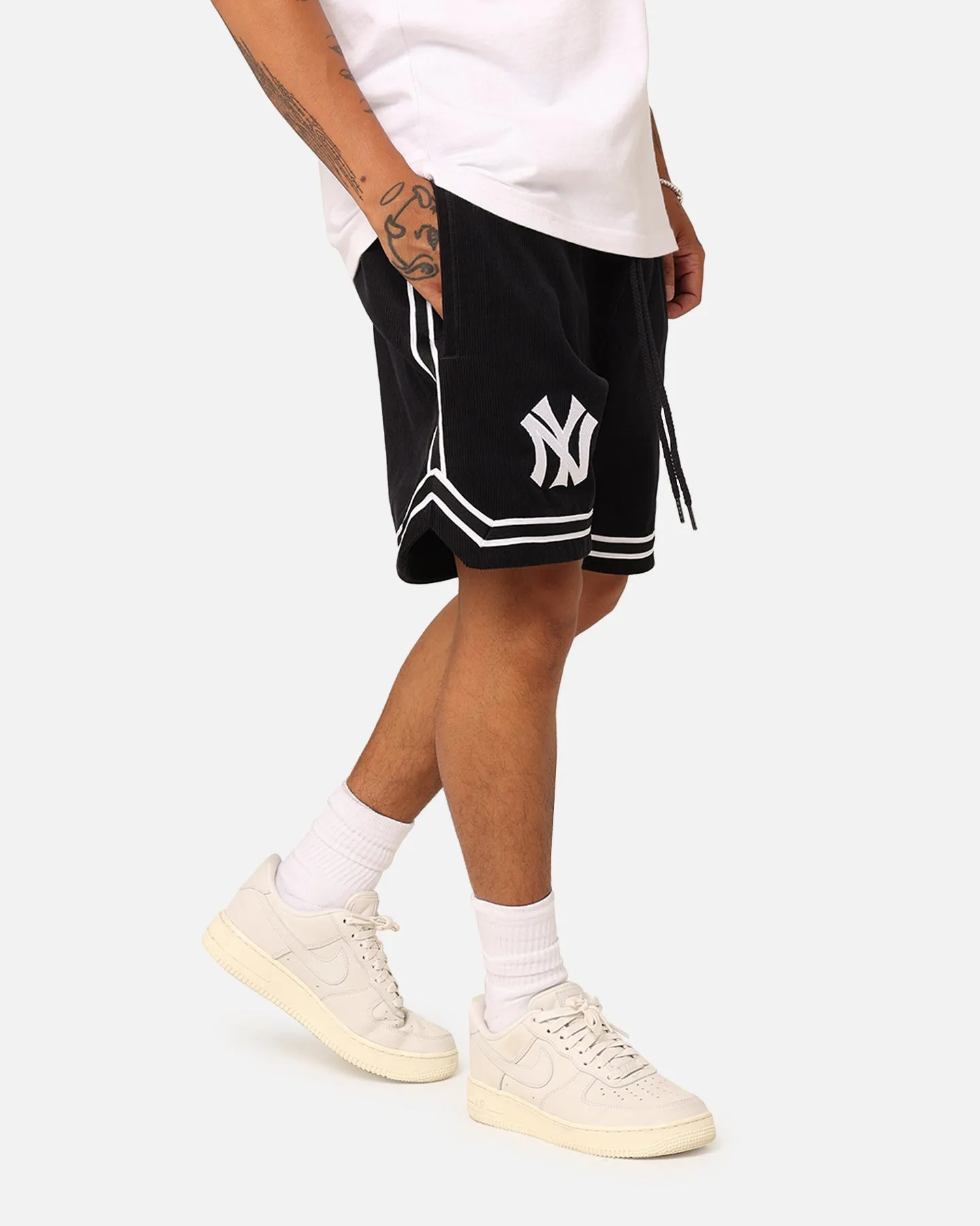 New Era New York Yankees Archive Corduroy Shorts OTC Relaxed Fit Design Yarn Dyed Pattern