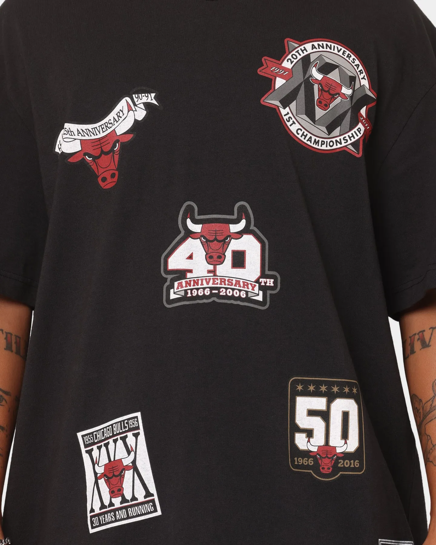Chilly Wear Seam Free Back Mitchell & Ness Chicago Bulls Flight T-Shirt Black