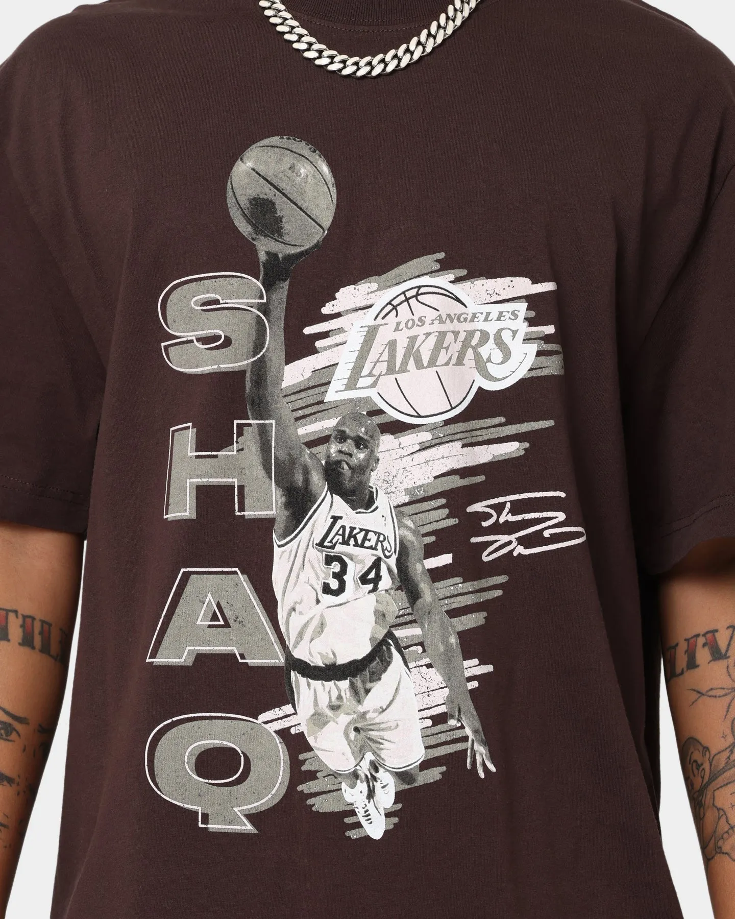Mitchell & Ness Los Angeles Lakers Shaquille O'Neal Scribble T-Shirt Baroque Brown Chilly Wear Perfect for Outdoors