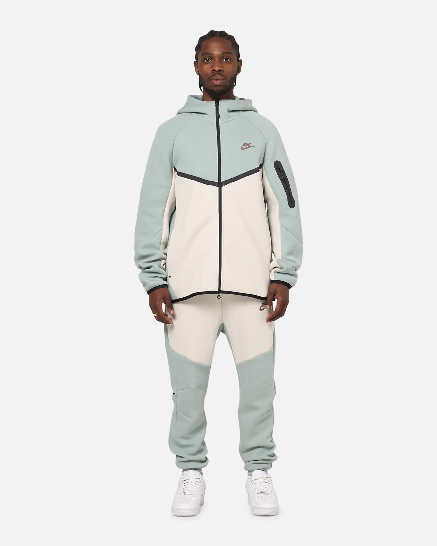 Nike Sportswear Tech Fleece Joggers Dusty Sage Thermal Regulating
