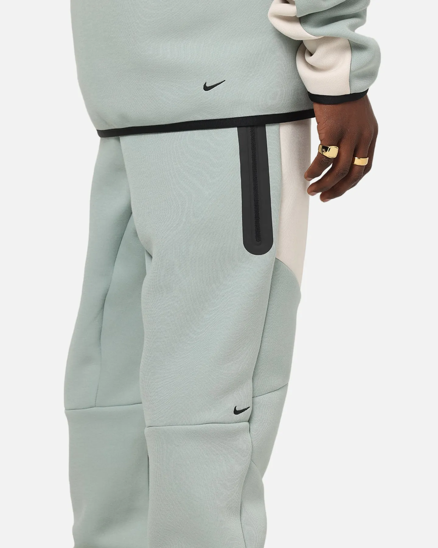 Quick Fit Nike Sportswear Tech Fleece Joggers Dusty Sage