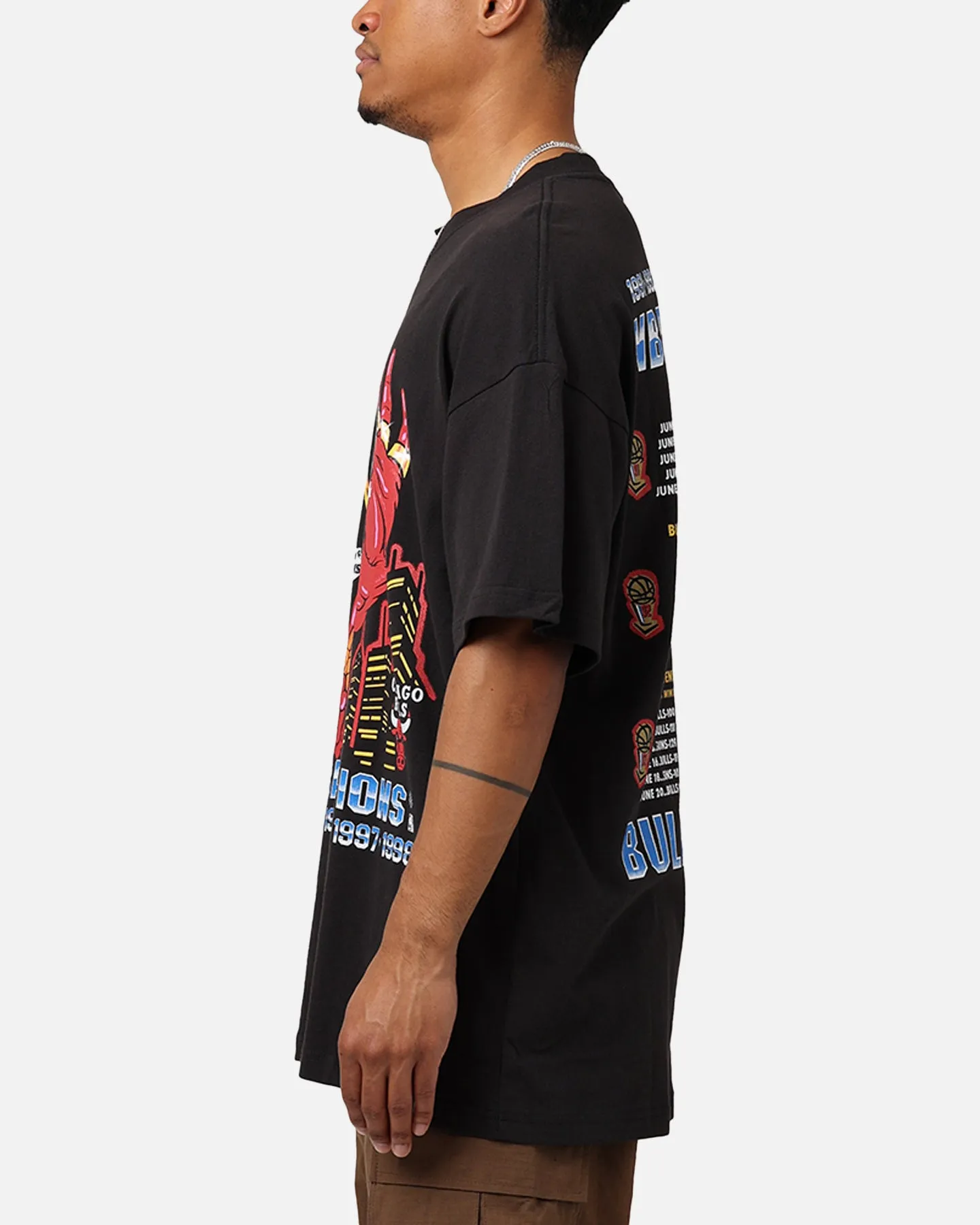 Mitchell & Ness Chicago Bulls Six Time T-Shirt Black Wrinkle Resistant Finish Quick Dry Material