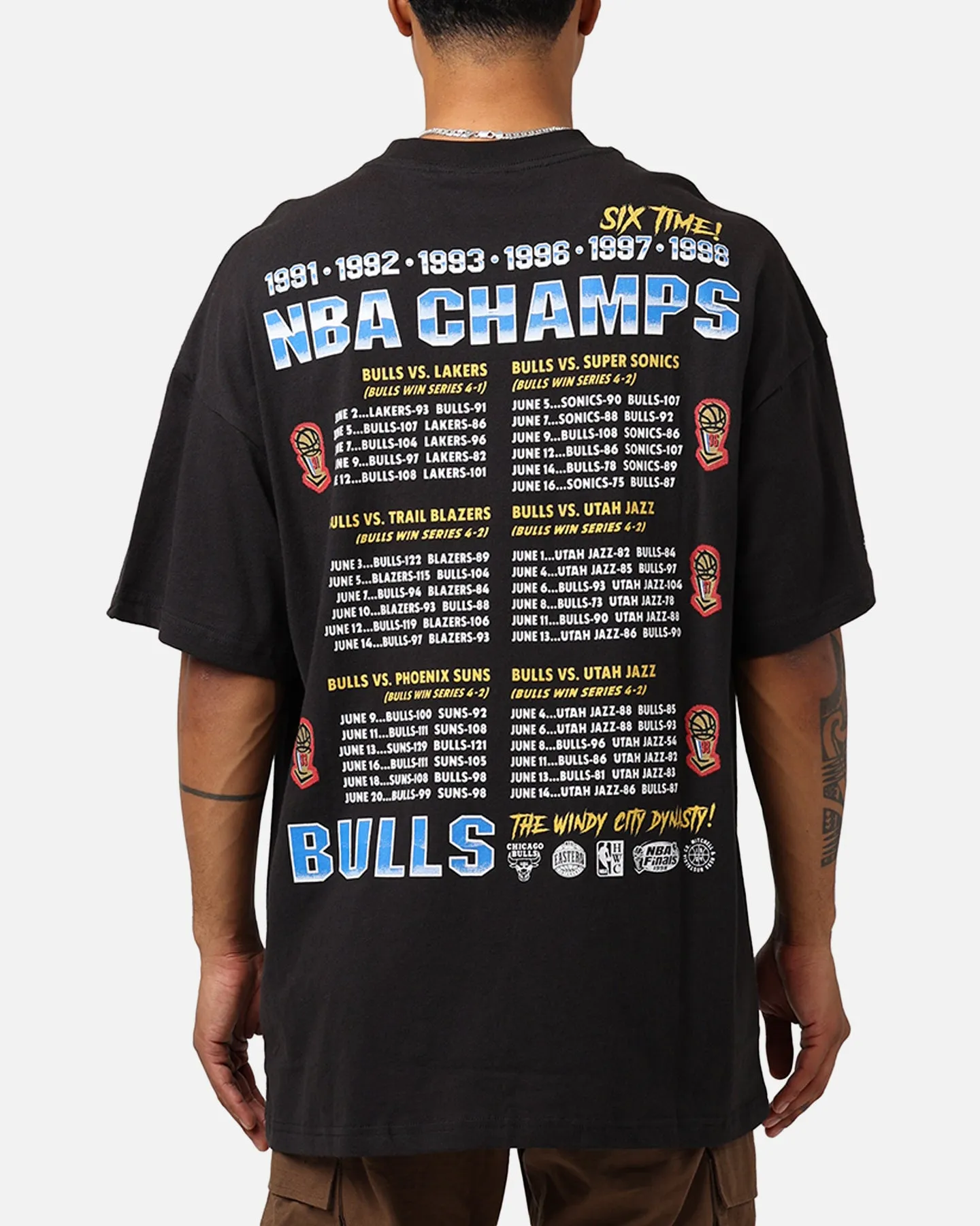 Soft Finish Mitchell & Ness Chicago Bulls Six Time T-Shirt Black
