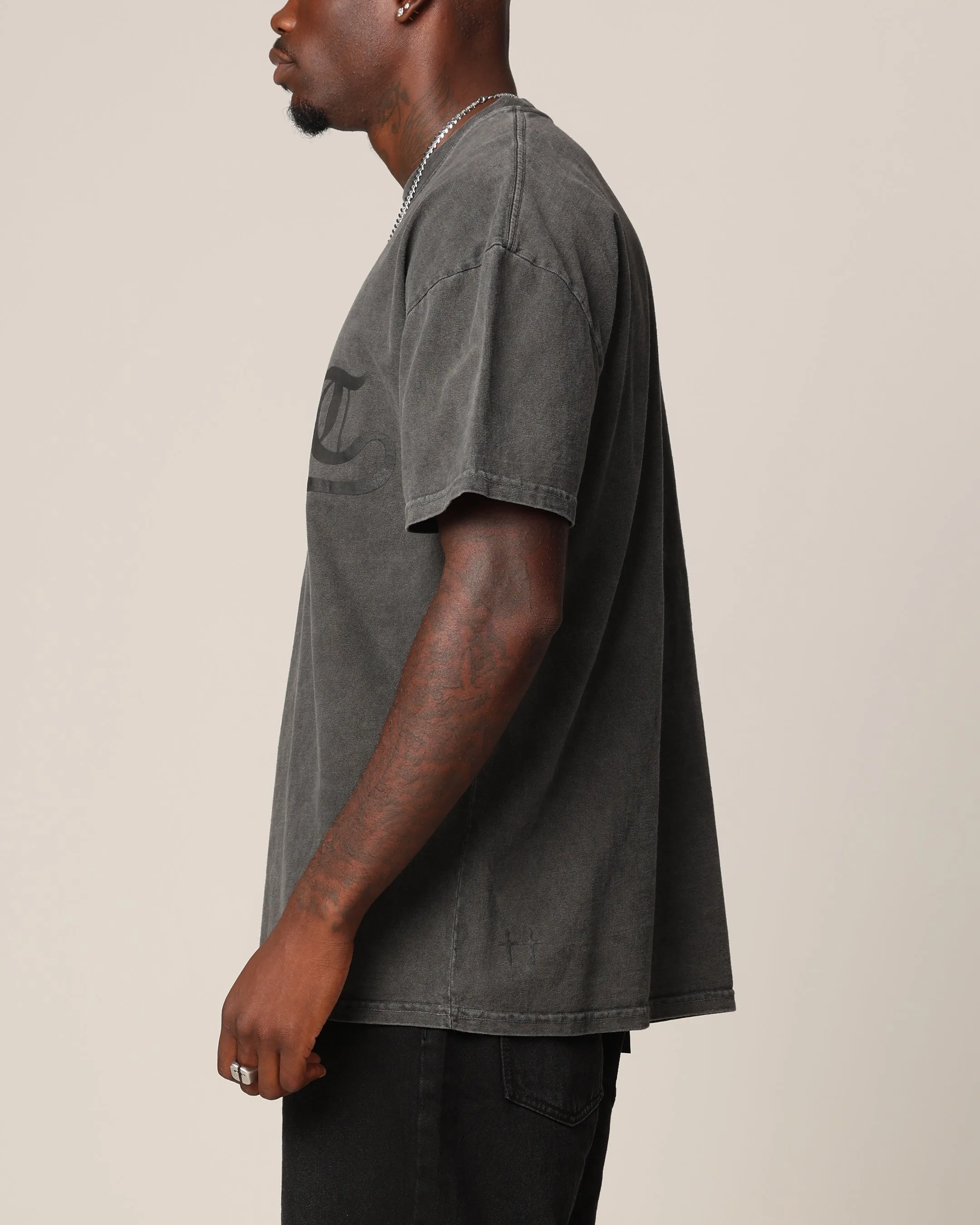 oversized but not shapeless Reinforced Shoulder Saint Morta Chroma T-Shirt Black Wash