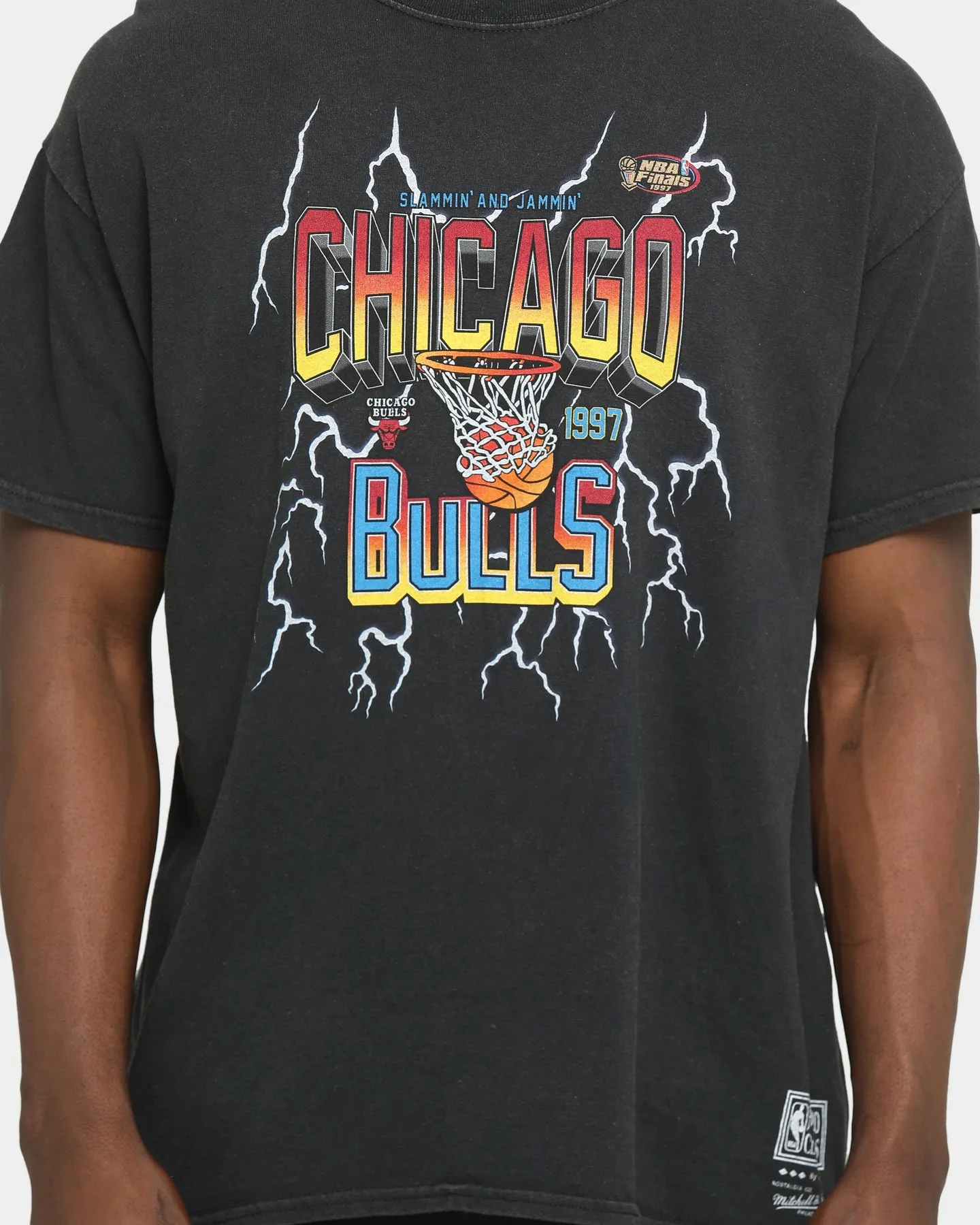 Mitchell & Ness Chicago Bulls Vintage Lightning Short Sleeve T-Shirt Black Wash Easy and Relaxed