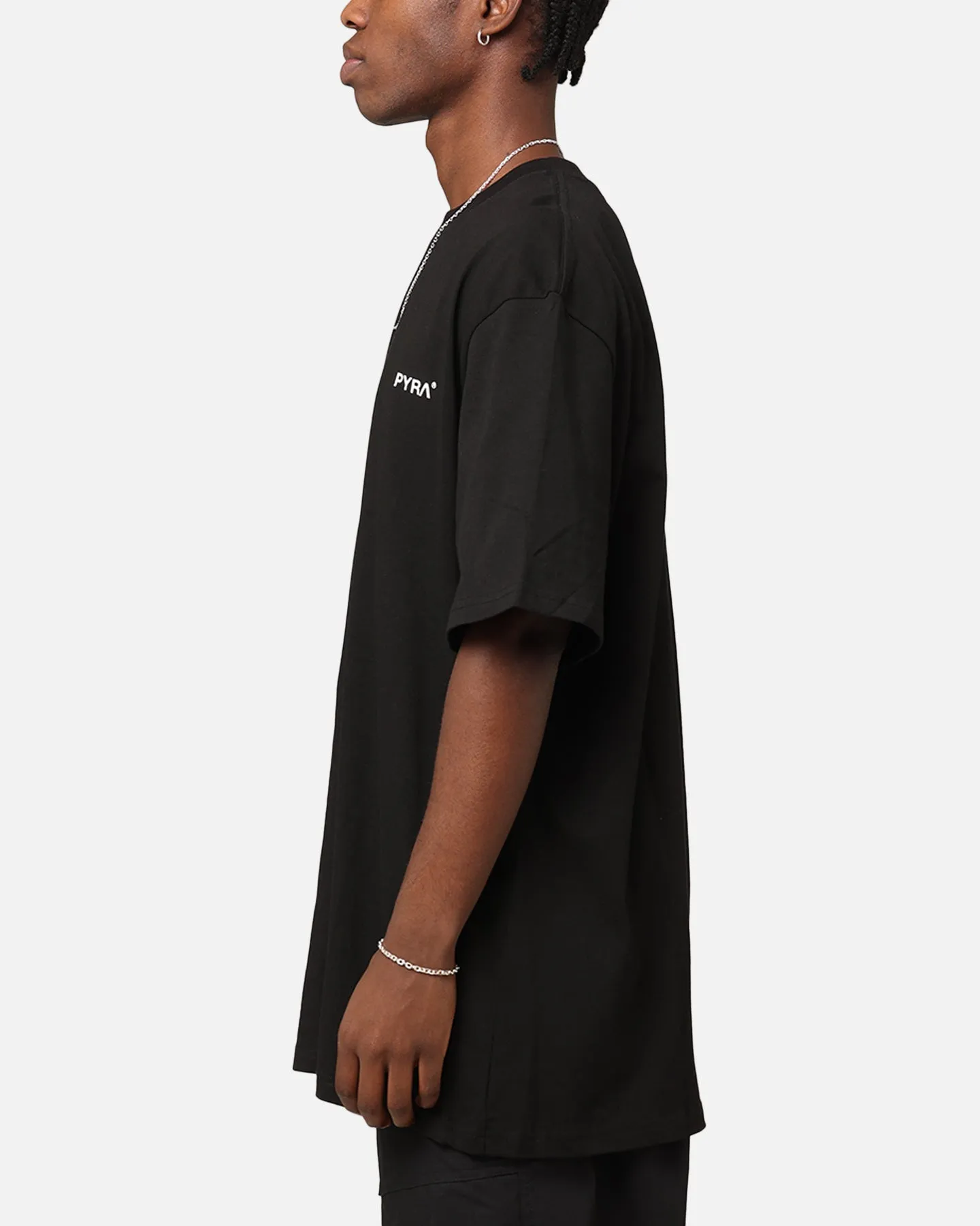 Flattering Design Essential Fashion PYRA Core Logo T-Shirt Black/White