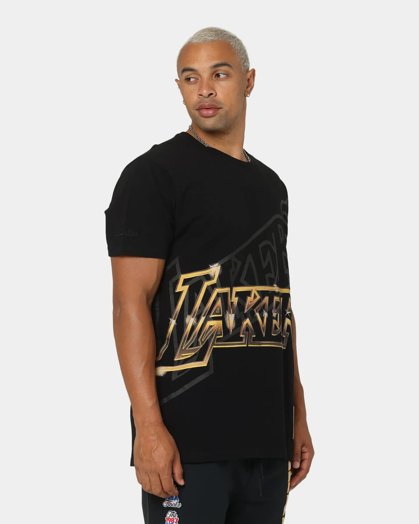 OdorResistantTechnology Mitchell & Ness Los Angeles Lakers Big Face 4.0 Short Sleeve T-Shirt Black
