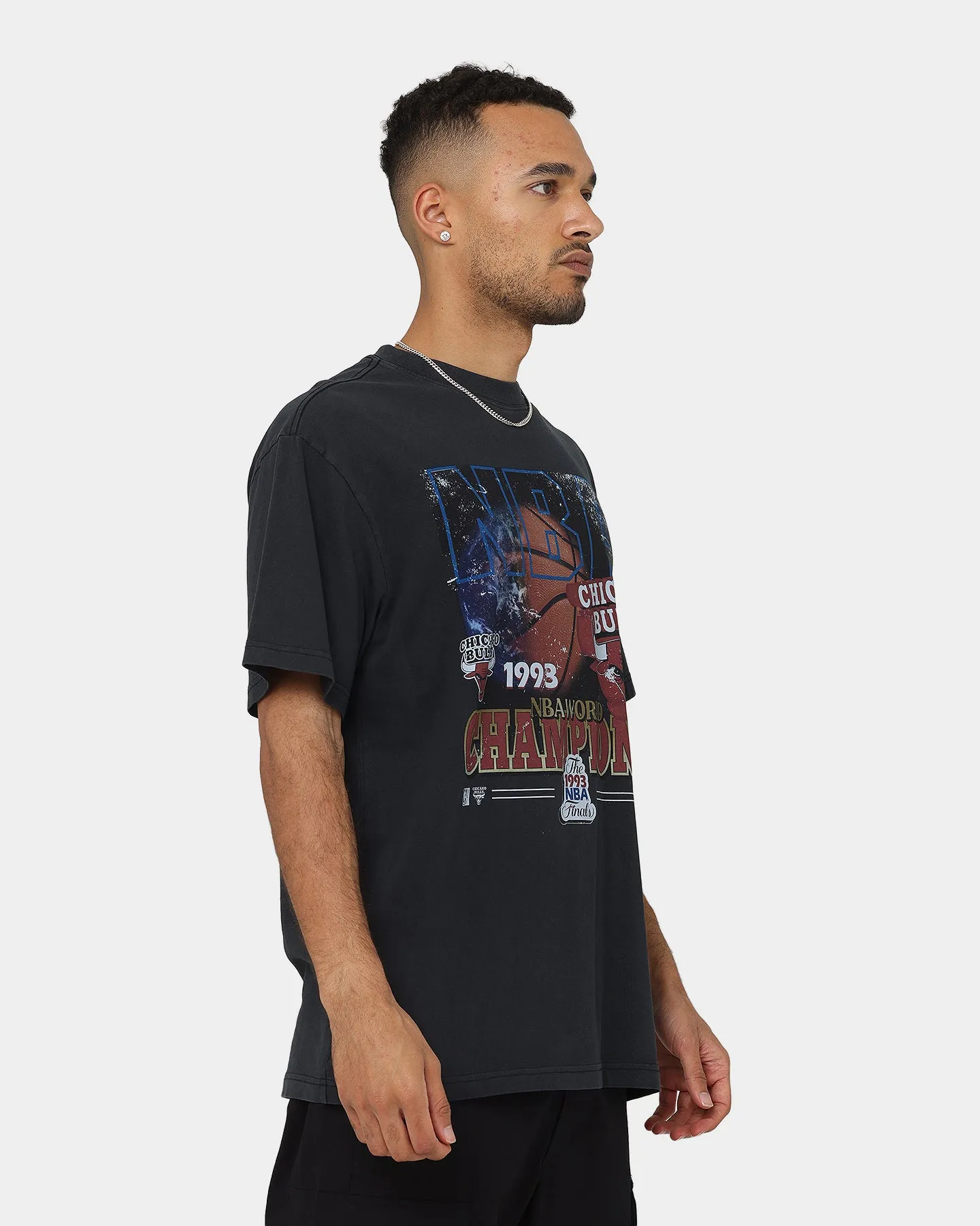 Mitchell & Ness Chicago Bulls 1993 Champions T-Shirt Faded Black Functional Side Gussets