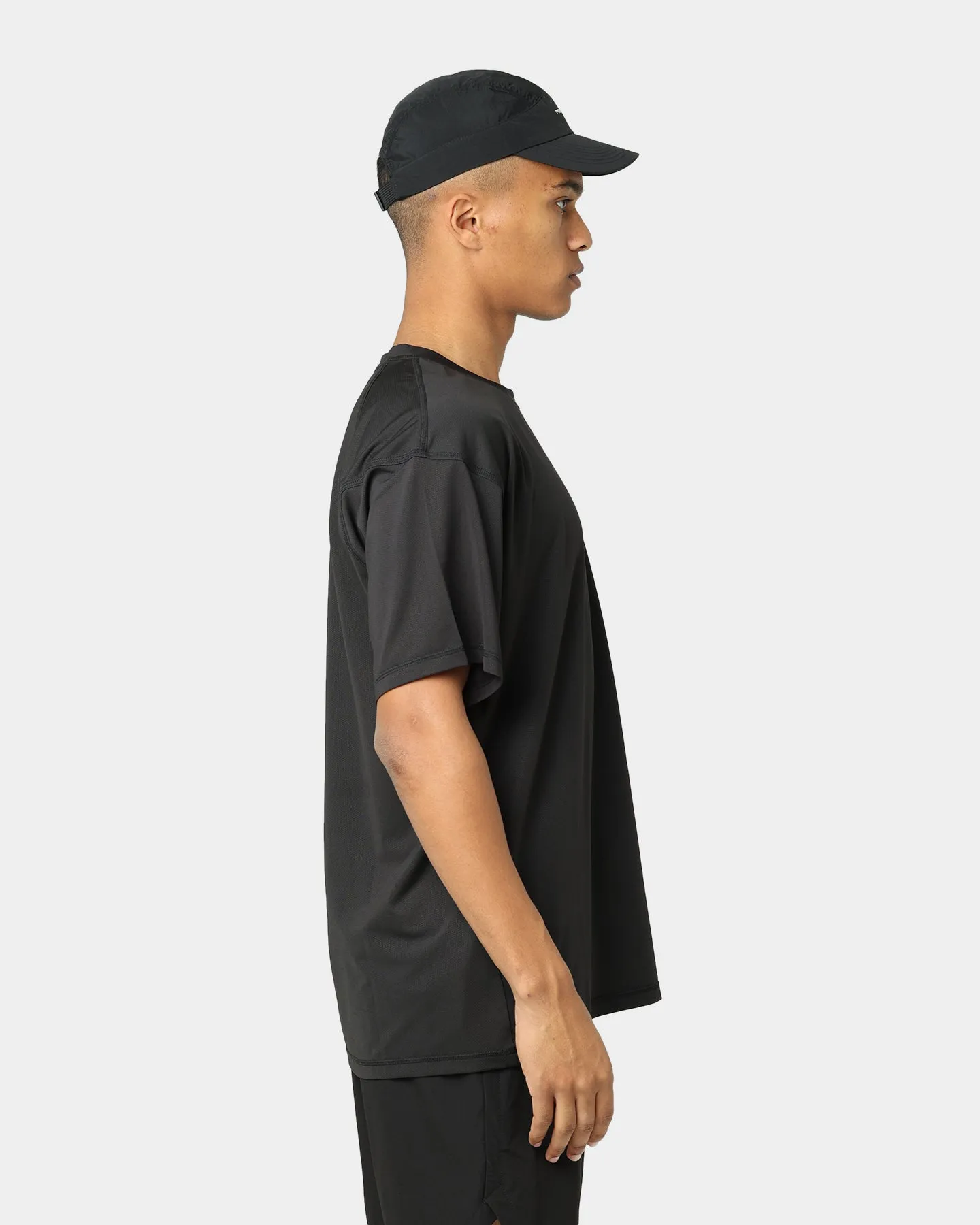 Breathable Mesh Panels Lightweight Design Pyra Nero Sports T-Shirt Black