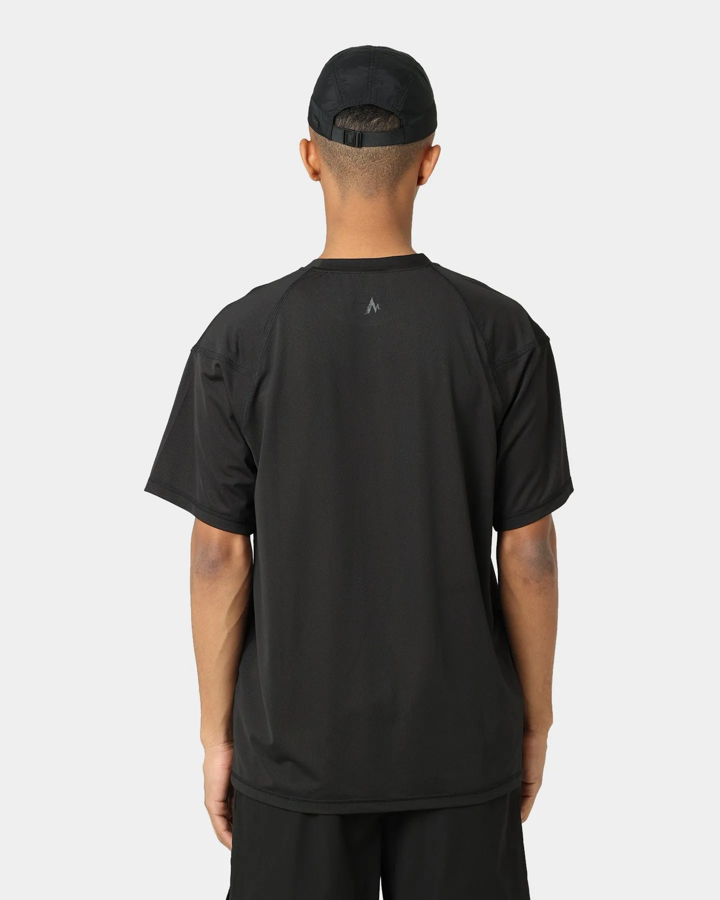 Pyra Nero Sports T-Shirt Black WrinkleFreeFabric Minimal Fashion