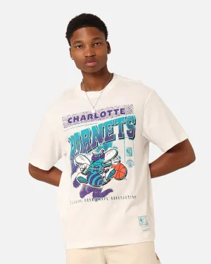 Seasonal Layering Mitchell & Ness Charlotte Hornets Brush Off 2.0 T-Shirt Vintage White