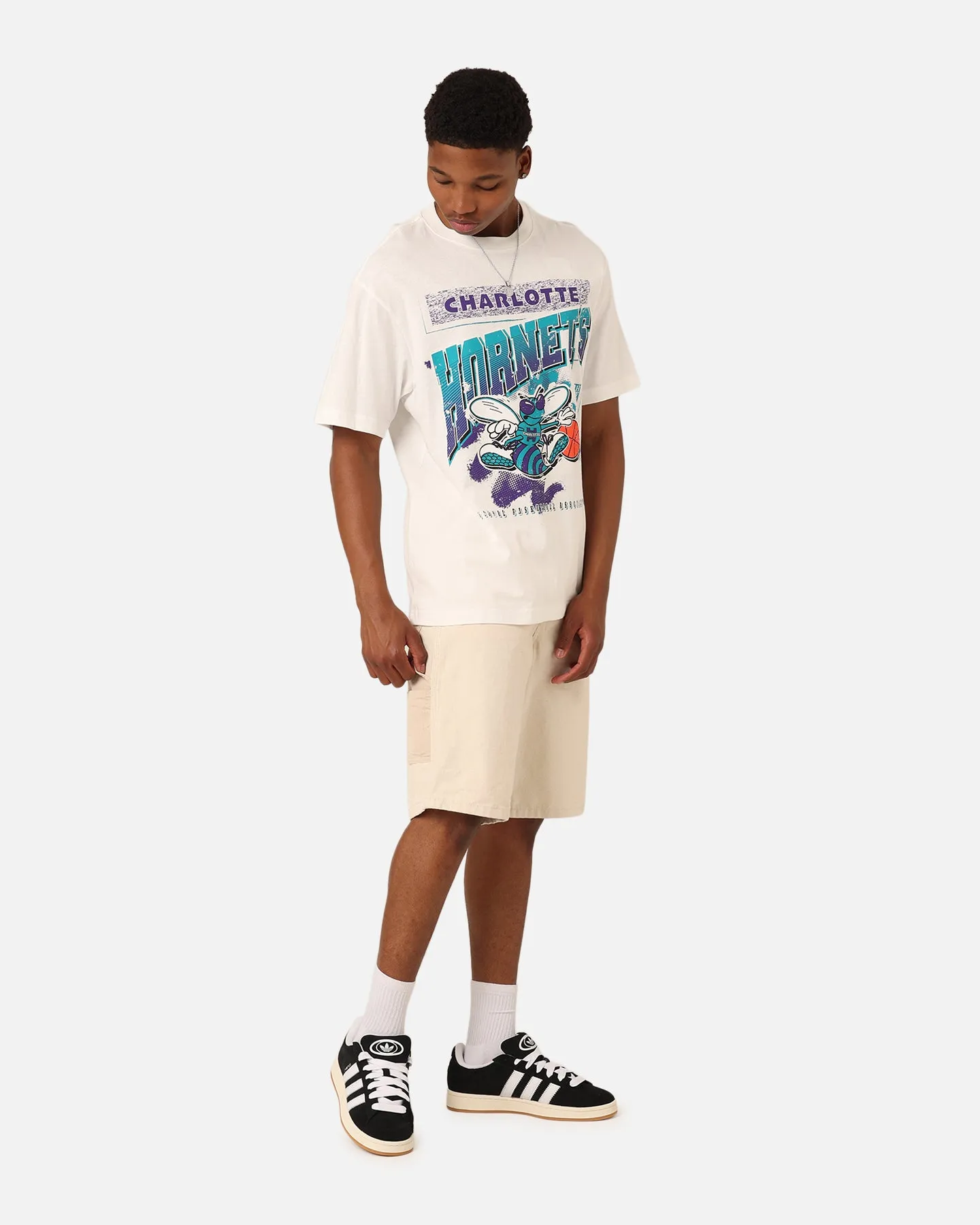 Easy and Relaxed RibbedNeckBanding Mitchell & Ness Charlotte Hornets Brush Off 2.0 T-Shirt Vintage White