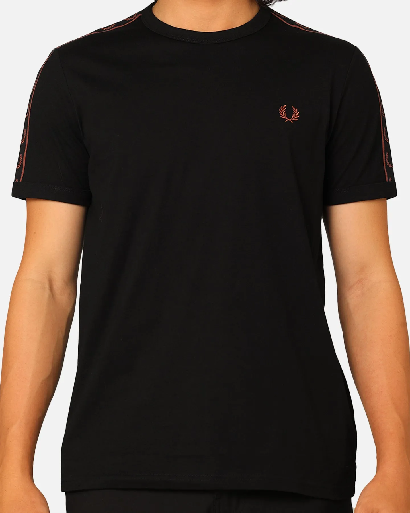 Daily Outfit Light and Breathable Fred Perry Contrast Tape Ringer T-Shirt Black/Whisky Brown