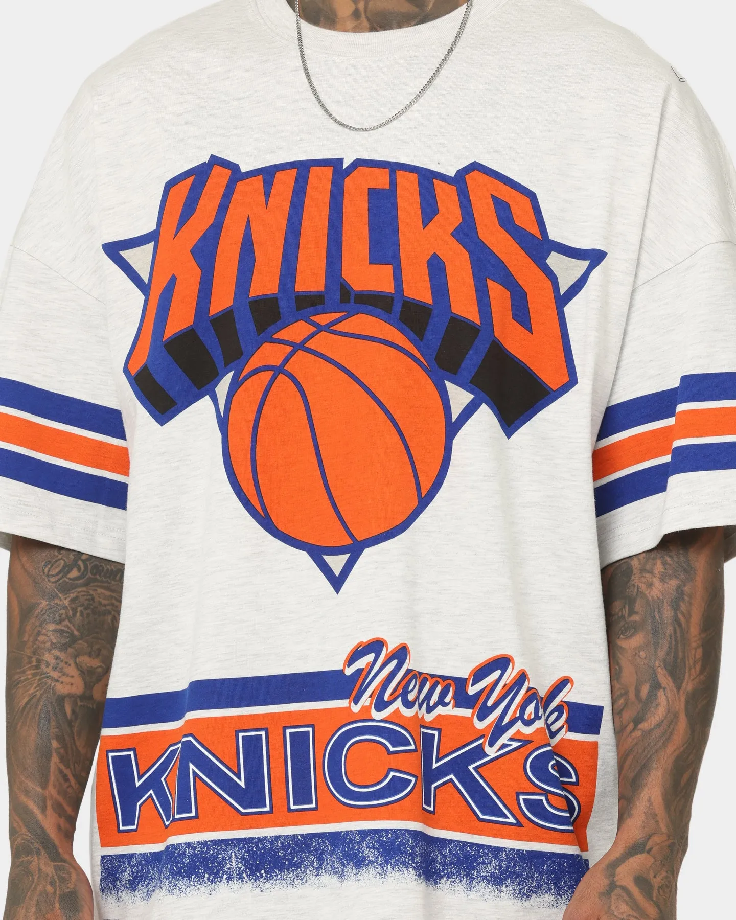 Mitchell & Ness New York Knicks Conference T-Shirt Silver Marle Layered Style Versatile Piece