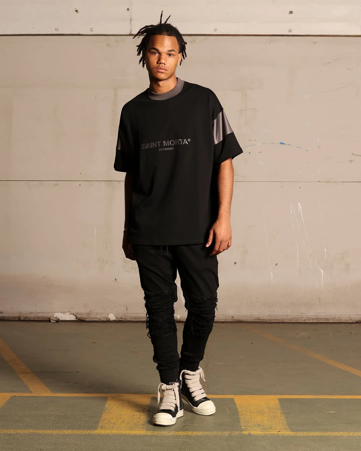 Flexible Ribbed Cuffs Saint Morta Box Panel T-Shirt Black