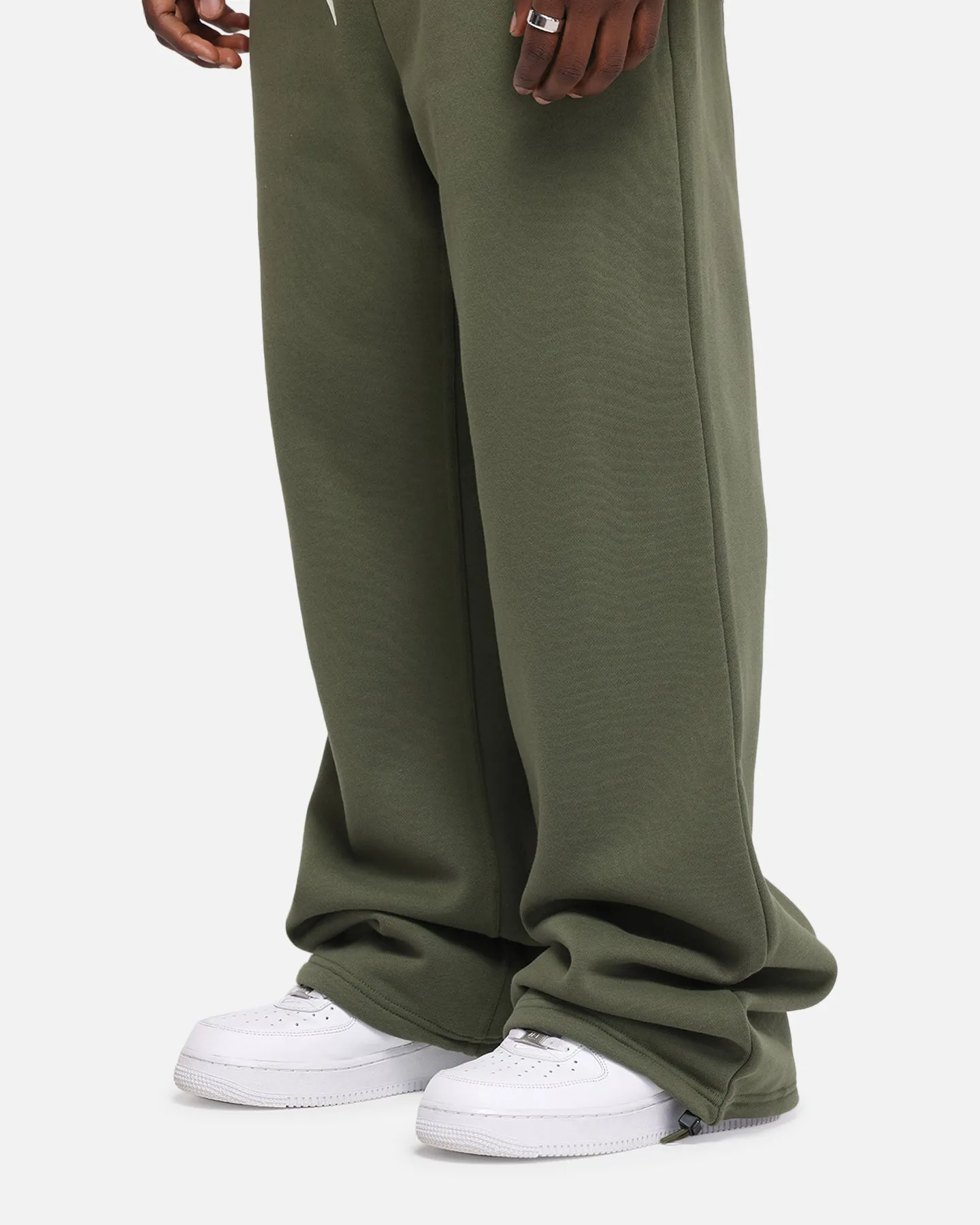Form Fitting Loiter Hybrid Sweatpants Olive