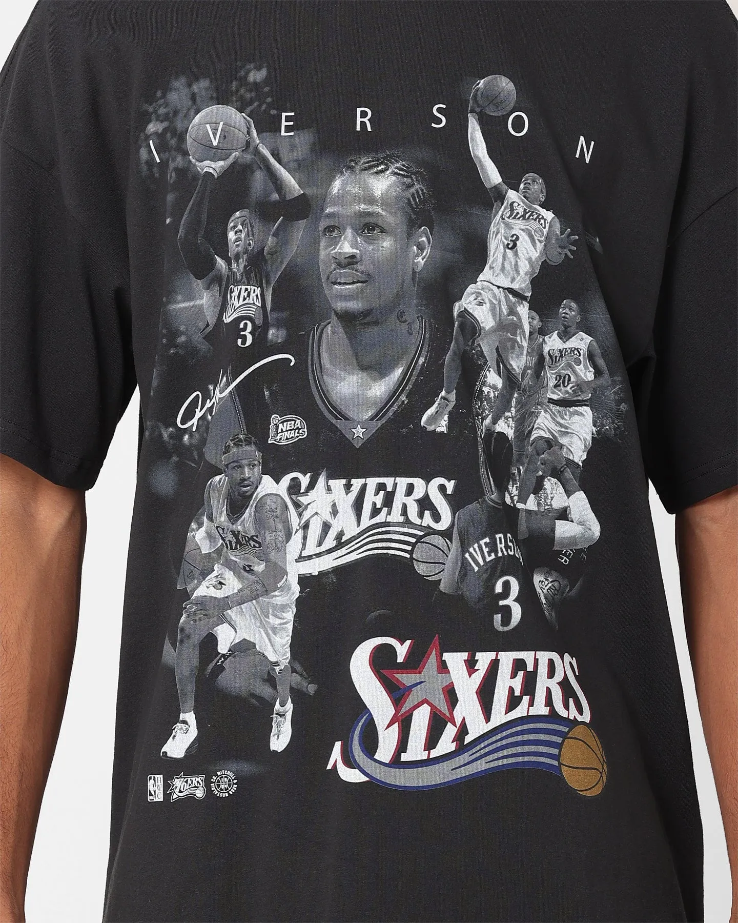 Sustainable Dye Process Holiday Style Trend Mitchell & Ness Philadelphia 76ers Allen Iverson Player Photo T-Shirt Faded Black