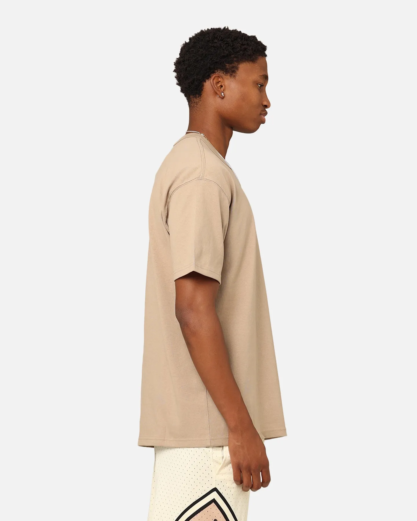AdvancedMoistureManagement Nike Sportswear Premium Essentials Sustainable T-Shirt Khaki