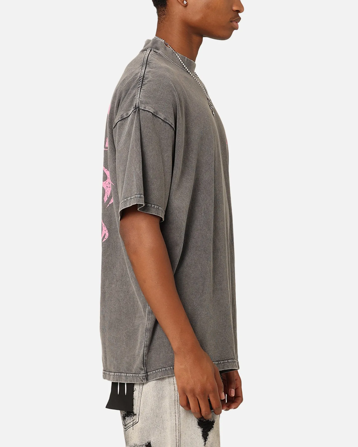 ComfortFirst Classic Outfit Saint Morta Wraith Crucifix T-Shirt Washed Charcoal