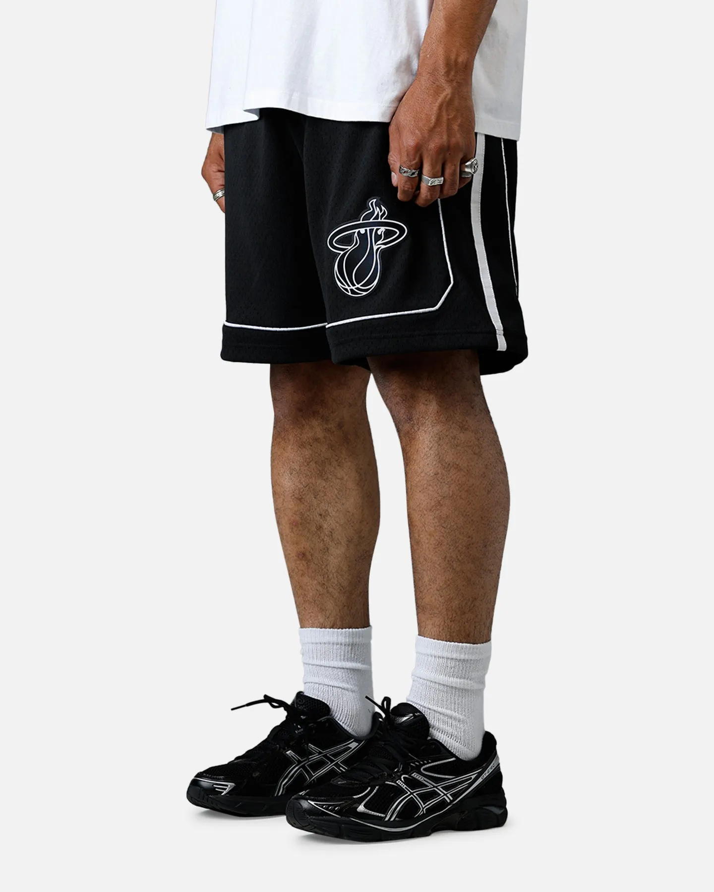 Mitchell & Ness Miami Heat 2011 Swingman Shorts Black/White Comfort Tech Stylish Look