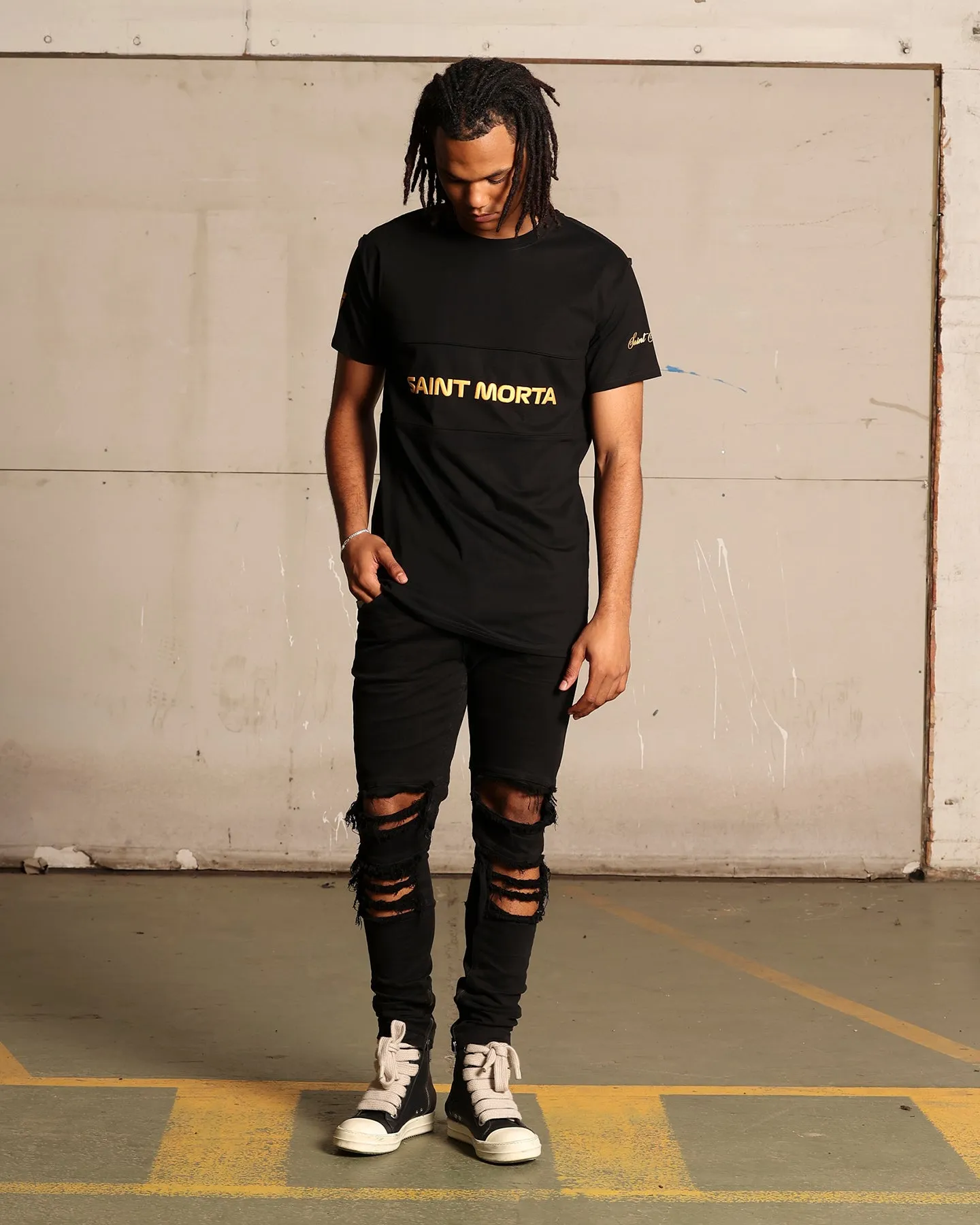 Saint Morta Moto Lafayette T-Shirt Black/Gold Adjustable Hem Thermal Regulation Layer
