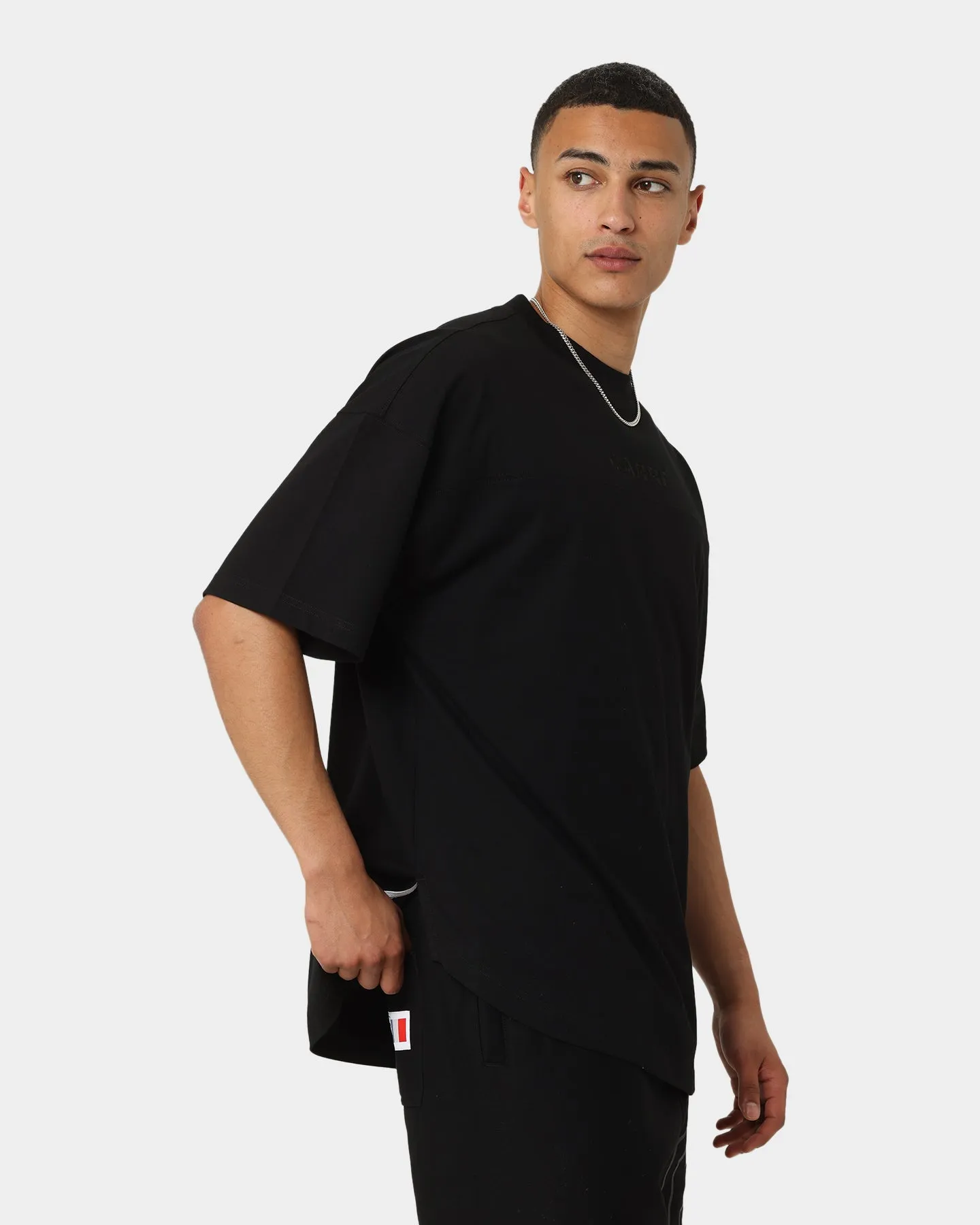 Carr?? Grid Iron Oversized T-Shirt Black Basic Layer Travel Friendly