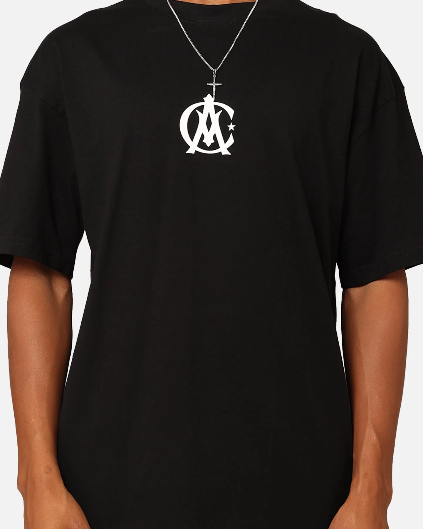 Carre Academy Crest T-Shirt Black Simple and Chic Sporty Chic