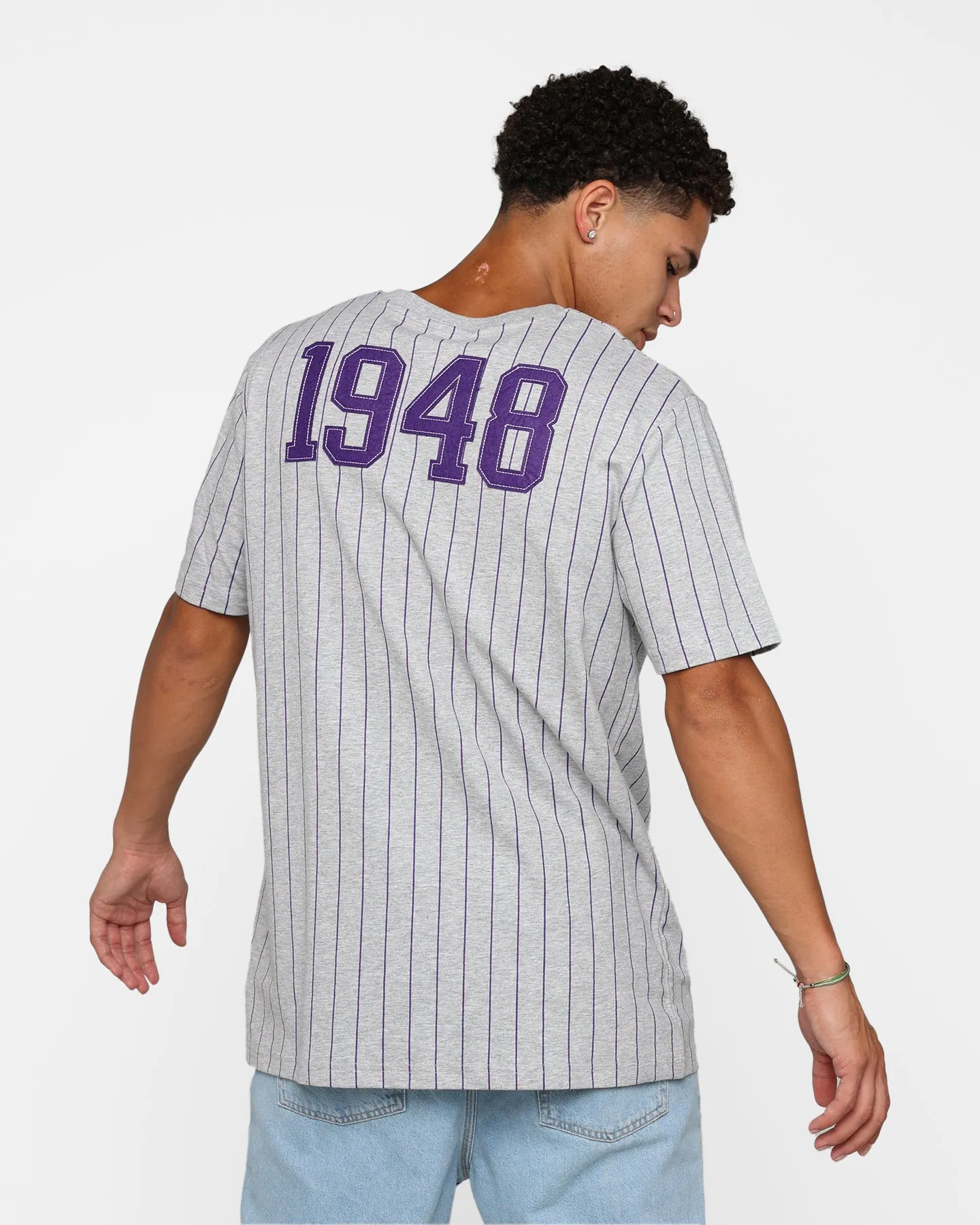 Breezy Comfort Minimalist fashion New Era Los Angeles Lakers Pinstripe T-Shirt Grey