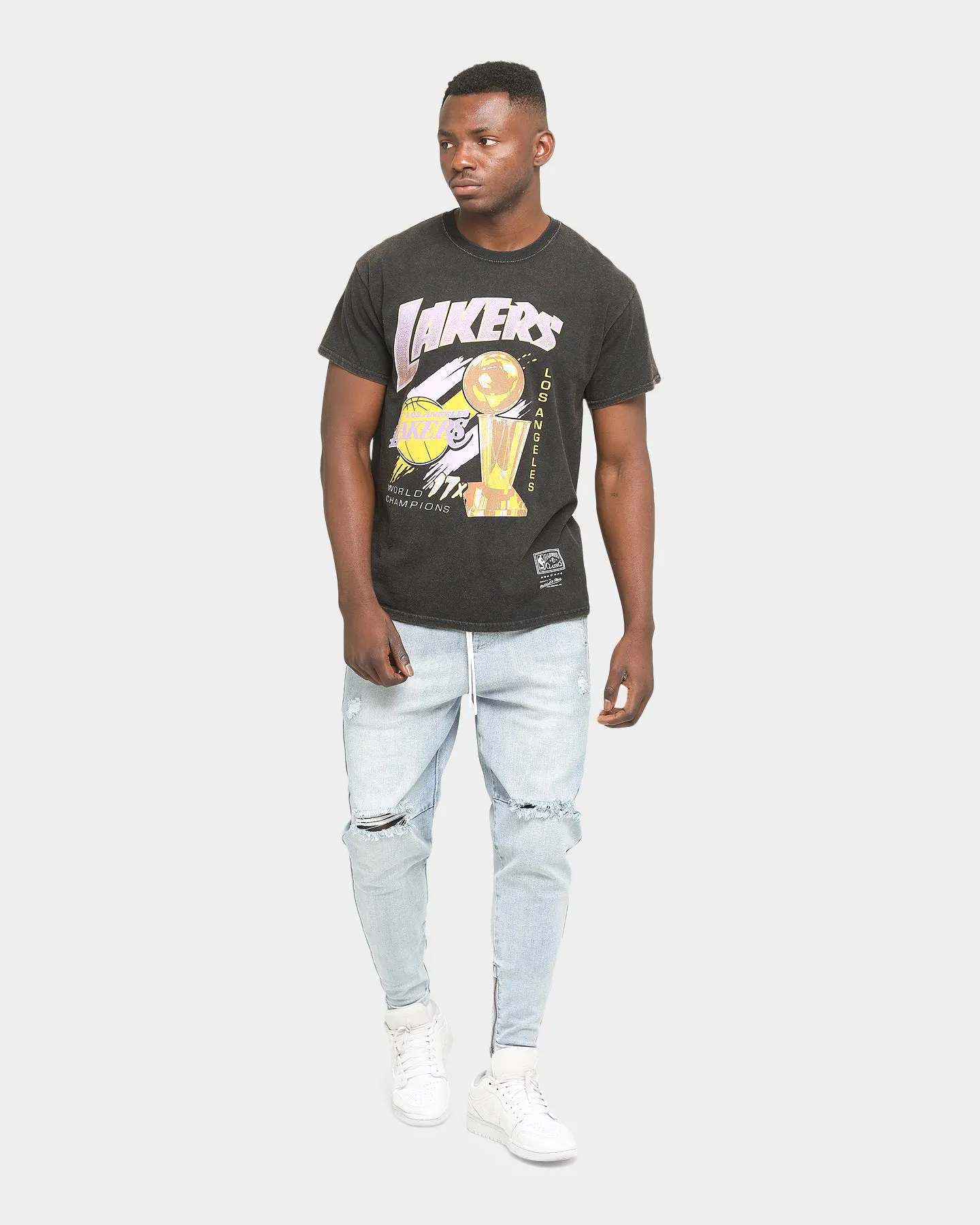 Perfect For Relaxing City Look Mitchell & Ness Los Angeles Lakers 17 Times Champ T-Shirt Faded Black