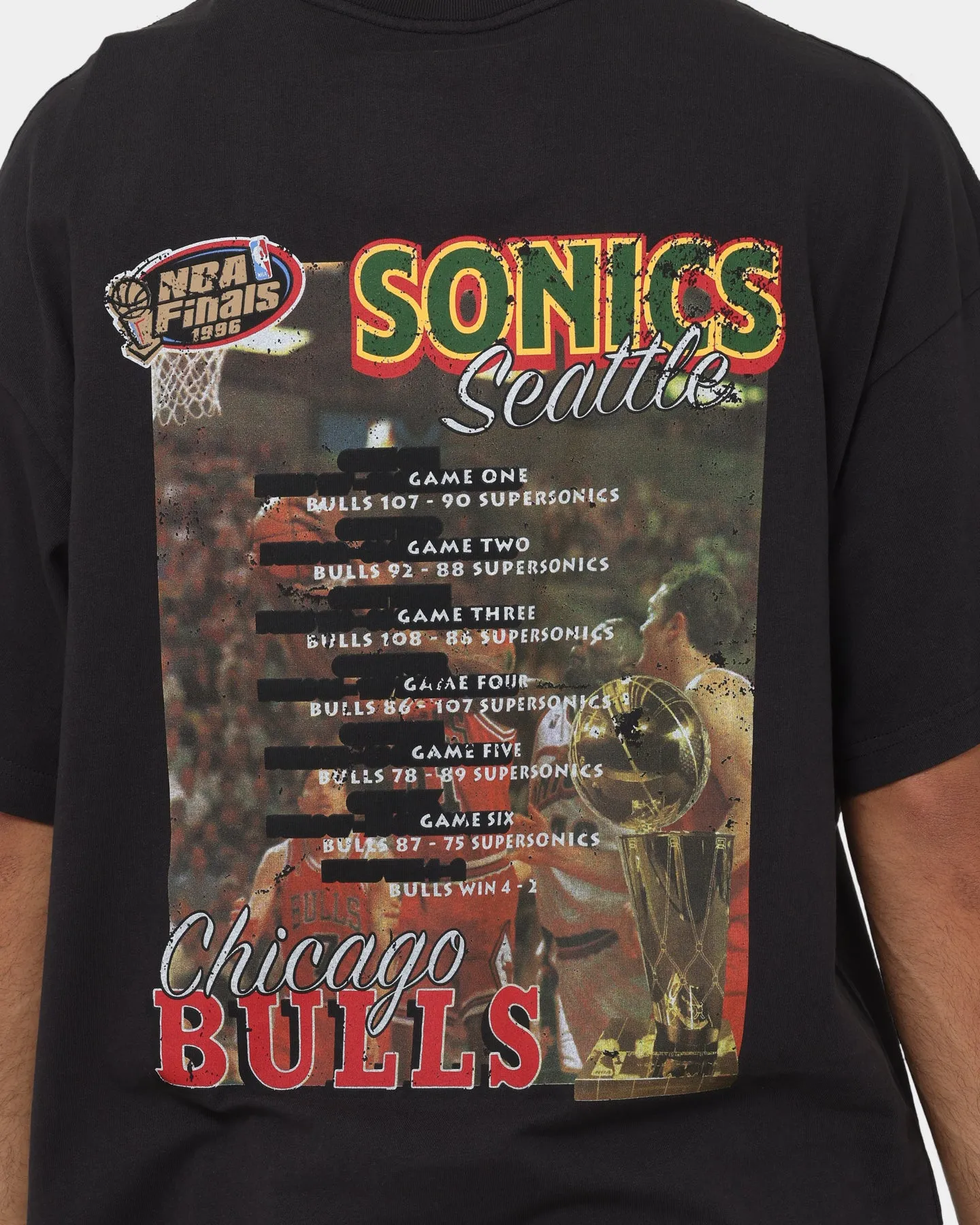 Mitchell & Ness Seattle Sonics VS Chicago Bulls 1996 Finals T-Shirt Faded Black Flattering Shape