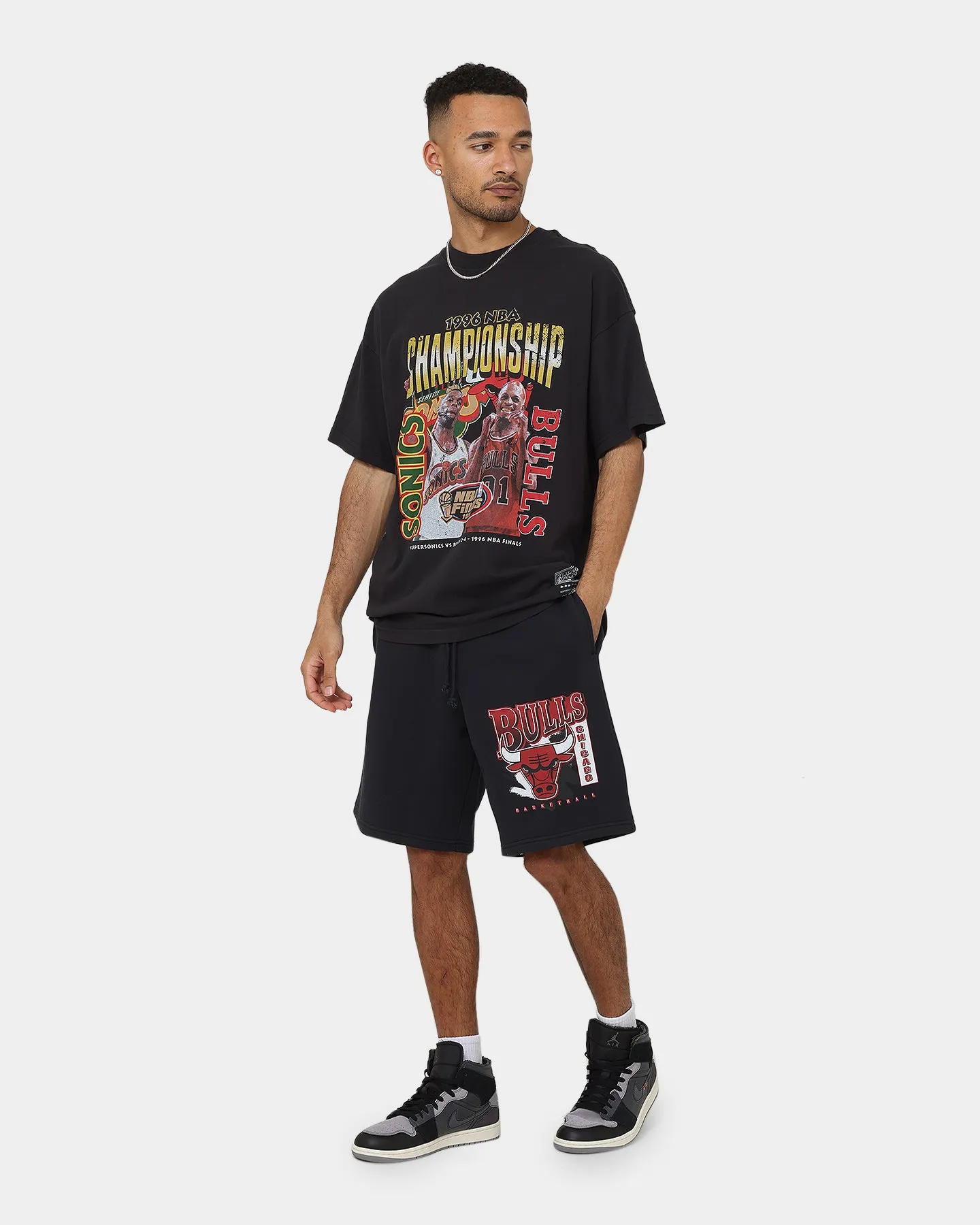 Mitchell & Ness Seattle Sonics VS Chicago Bulls 1996 Finals T-Shirt Faded Black AllDay Comfort Breathable apparel