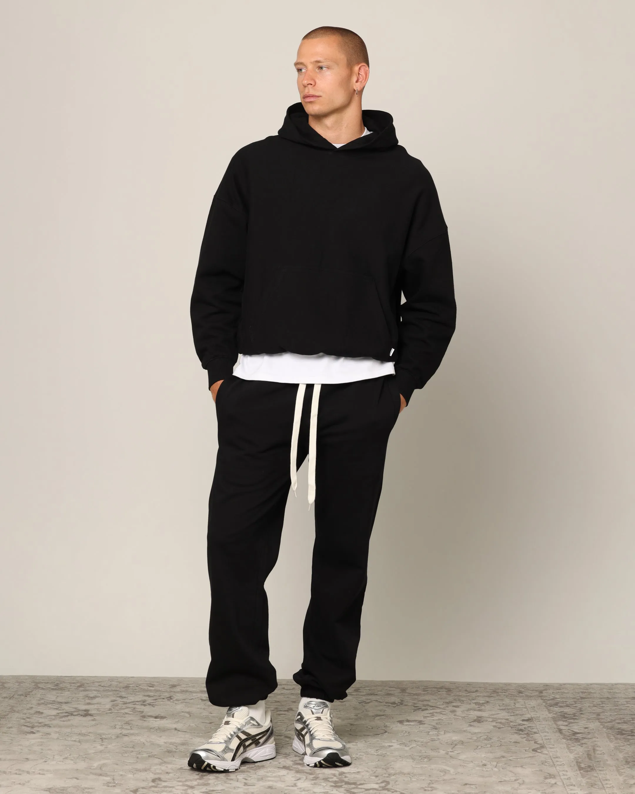 Carr?? Blanc Oversized Hoodie Black Minimalist Trim Warm Embrace