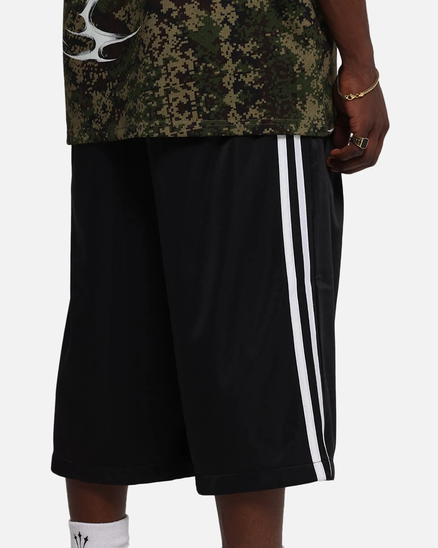 Air Flow Outdoor Essentials Loiter Track 3 Quarter Shorts Black