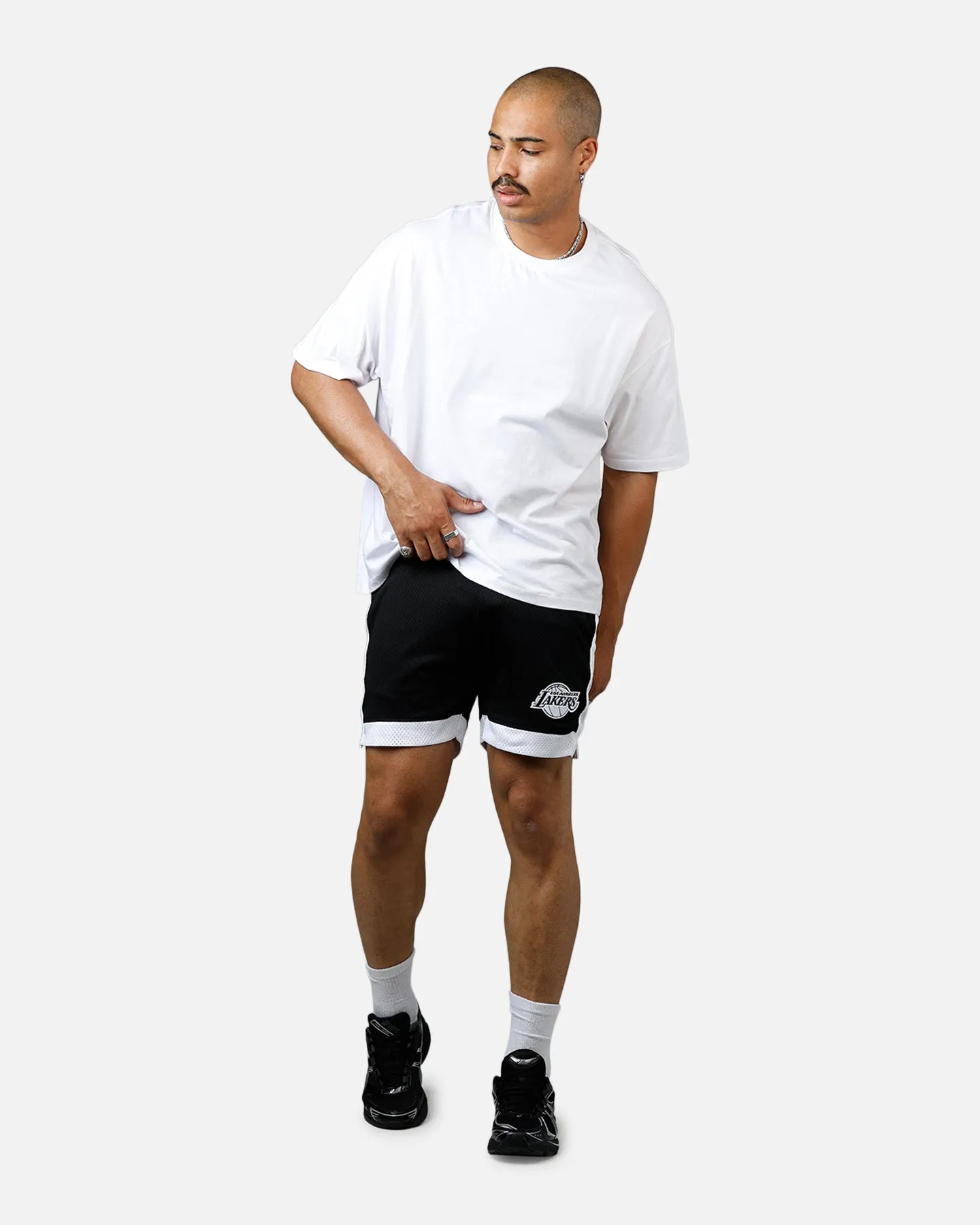 New Era Los Angeles Lakers Sport Class Shorts Black/White Chill Vibe Clean Fit