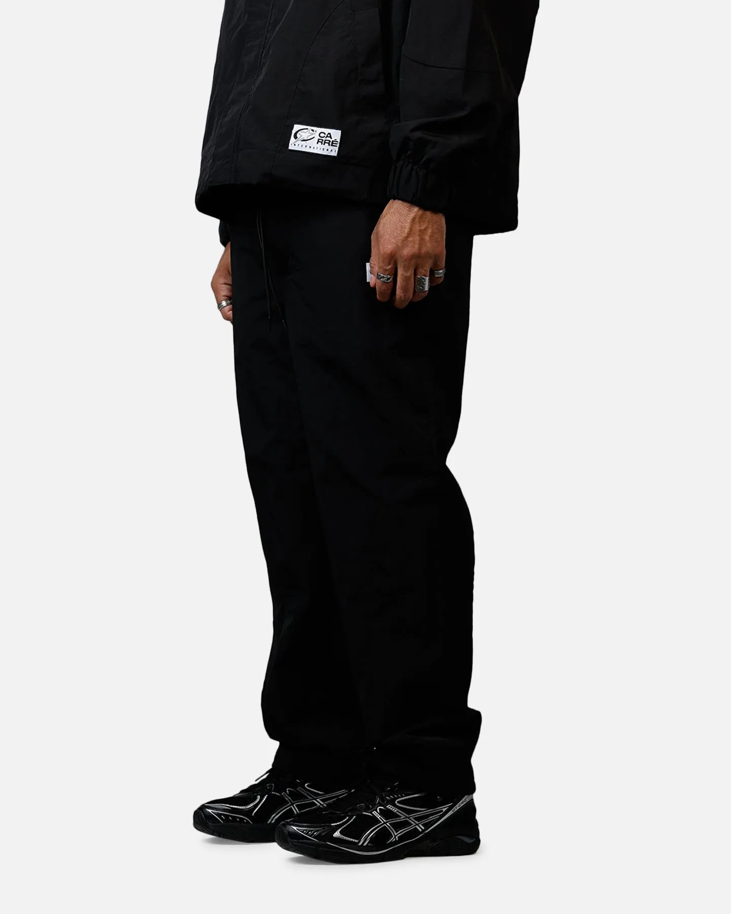 Simple Utility Comfort Layer Wear Carre Sprint Panelled Nylon Joggers Black