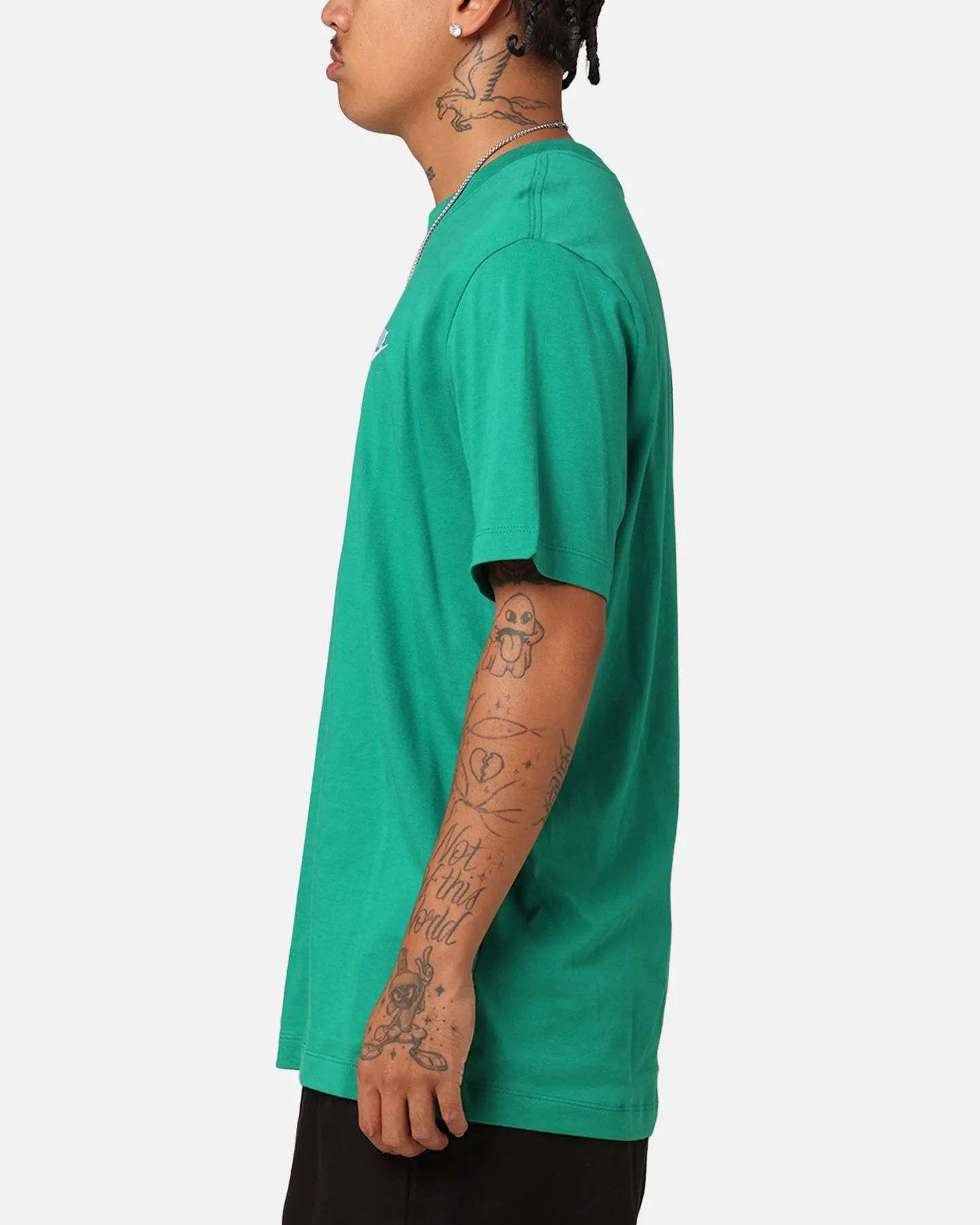 Nike Sportswear Club T-Shirt Malachite Green Perfect for Vacation Airflow Ventilation System