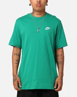 Camping attire Casual Essentials Nike Sportswear Club T-Shirt Malachite Green