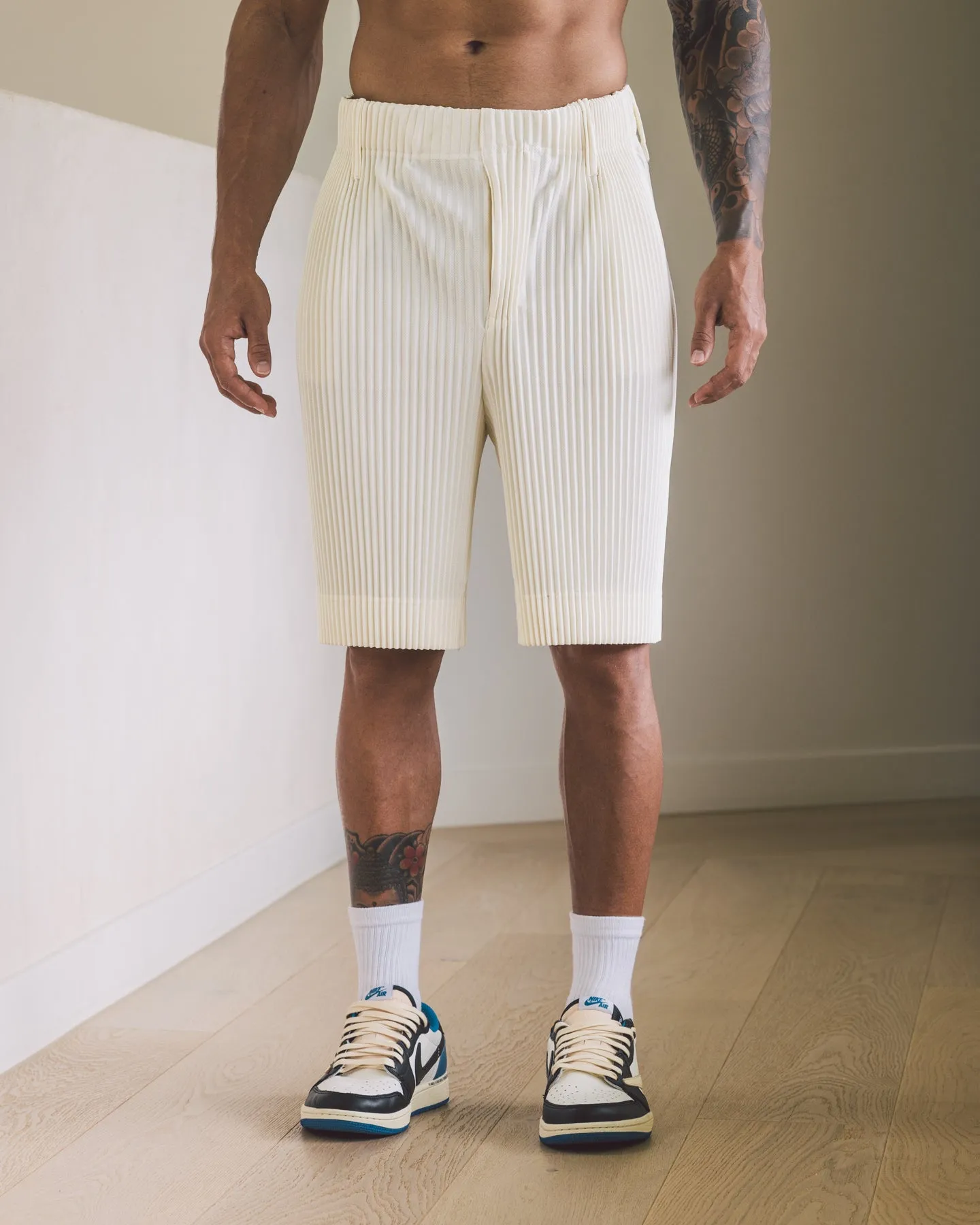 Universal Attachment Points 404 Harbour Plisse Shorts Ecru