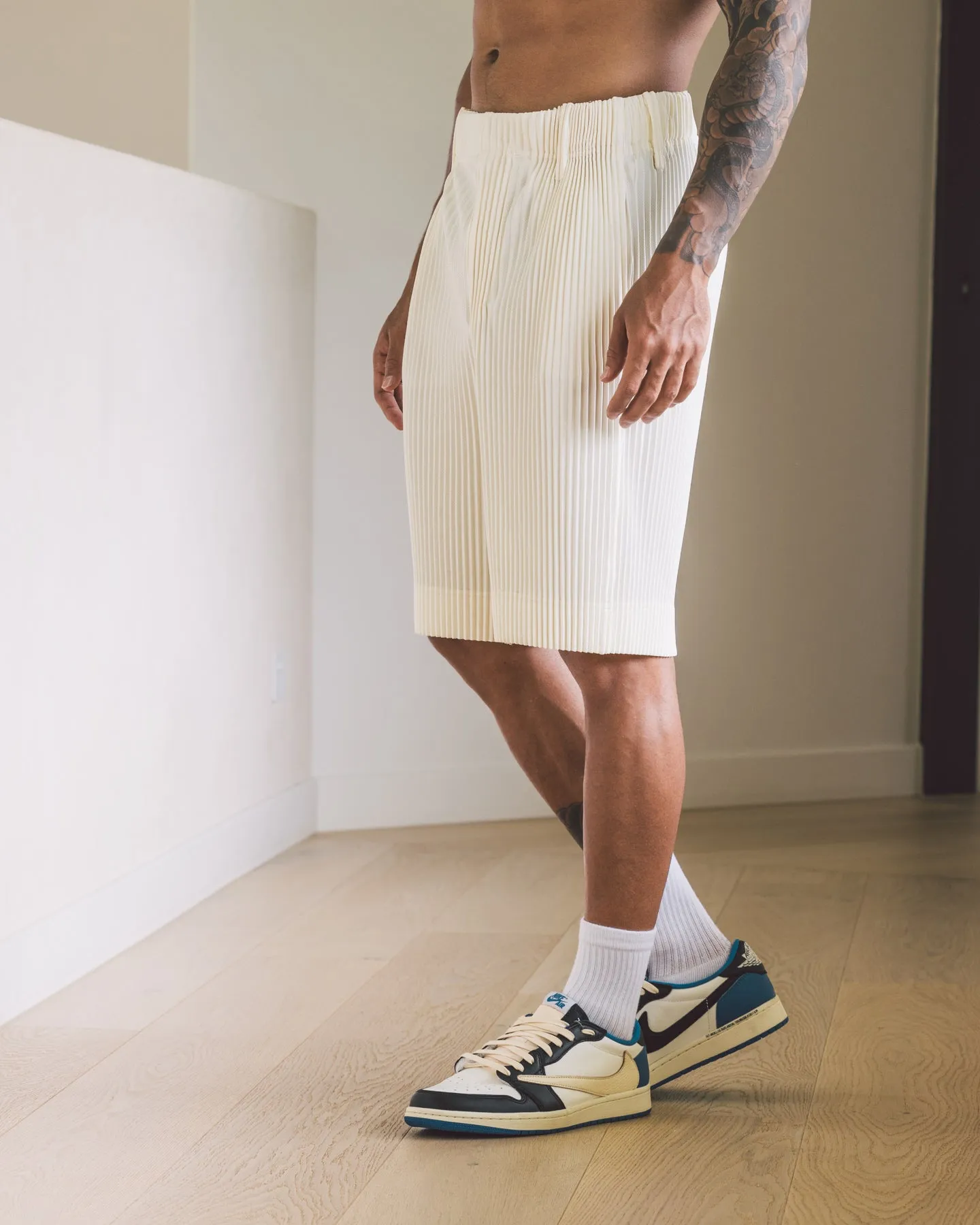 404 Harbour Plisse Shorts Ecru Warm Day Outfit Summer Layers