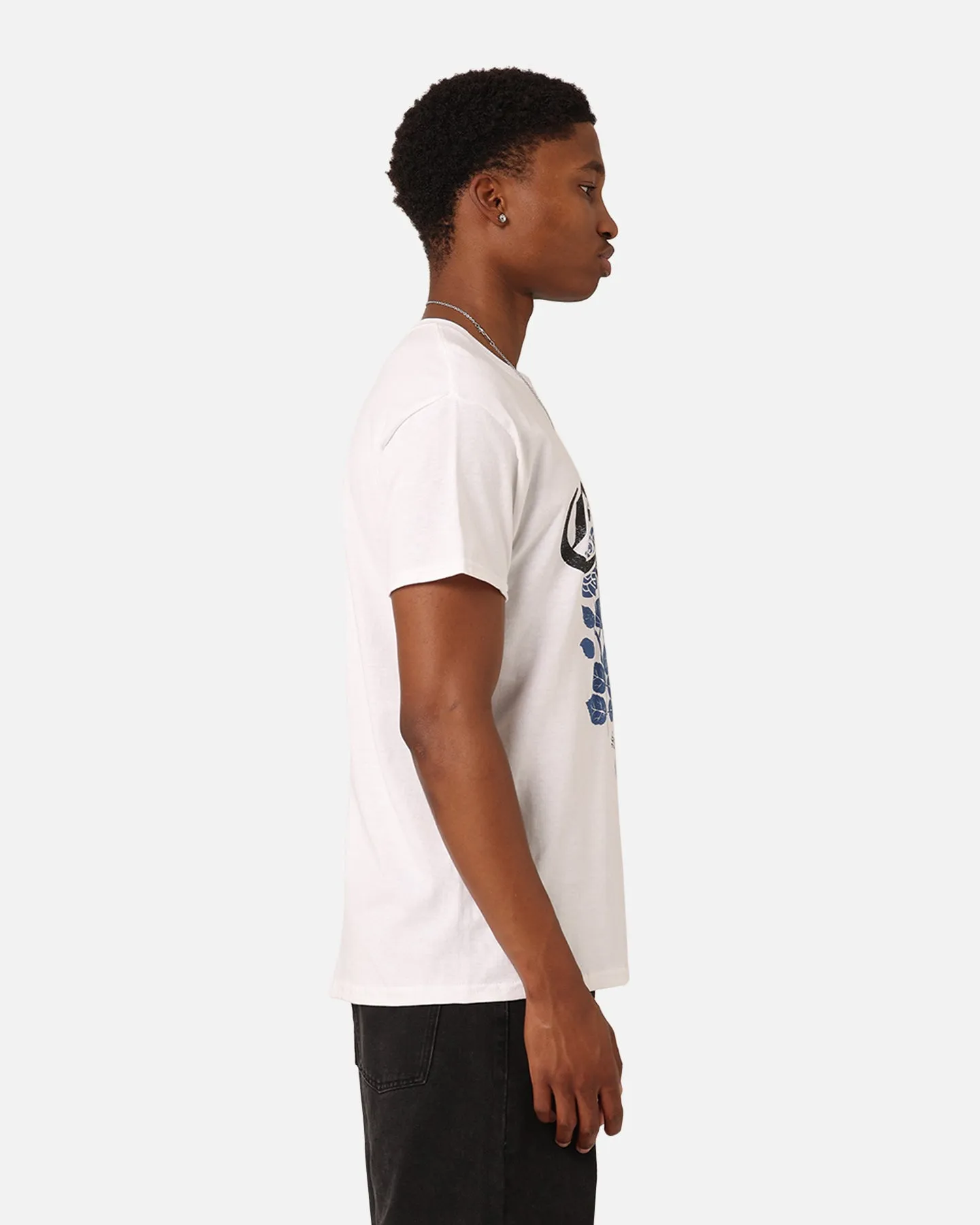 Seasonal Outfit Classic timelessness Elevn Clothing Co Rose Bunch T-Shirt White