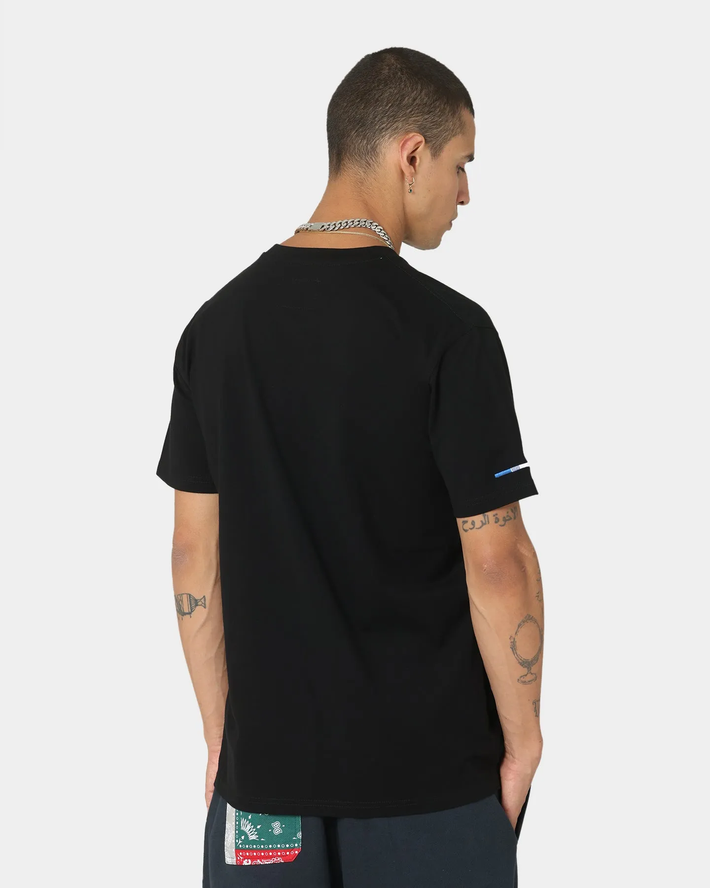 Comfortable and stylish Sporty essentials Carre BU CLS Short Sleeve T-Shirt Black