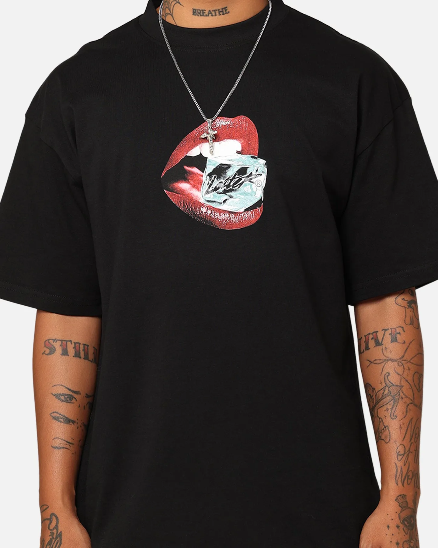 Loiter Cold Lips T-Shirt Black Daily Style Ribbed Collar Design