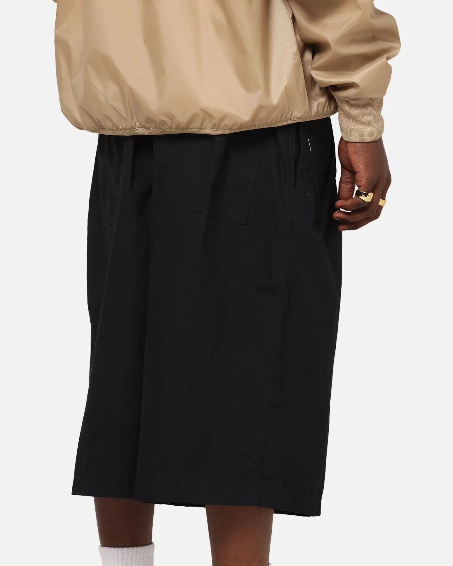 Easy Match Nike Club Sheoul Oversized Shorts Black/Black