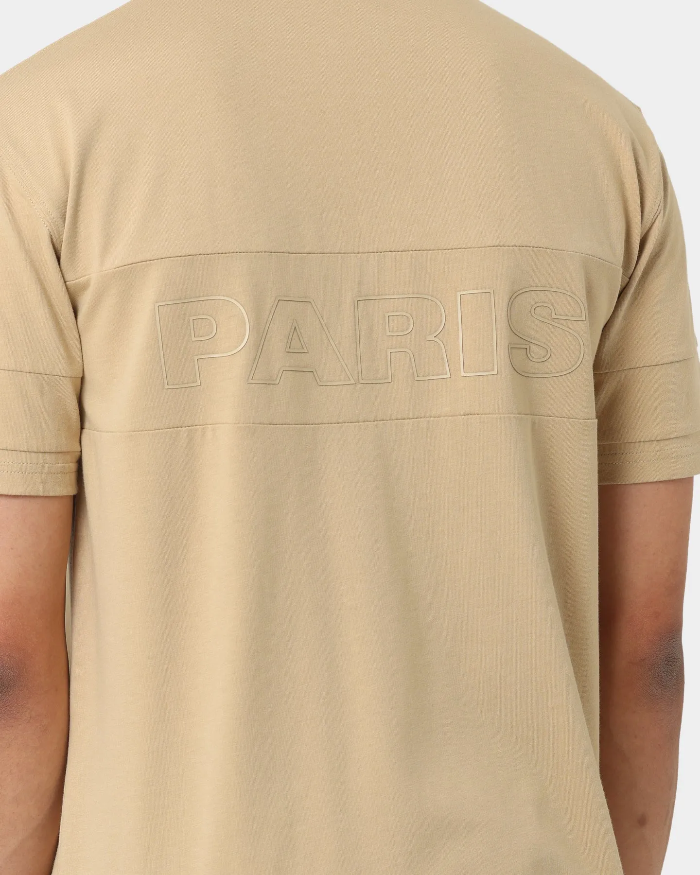 Effortless Wear Modern Twist Carr?? Panneau T-Shirt Stone
