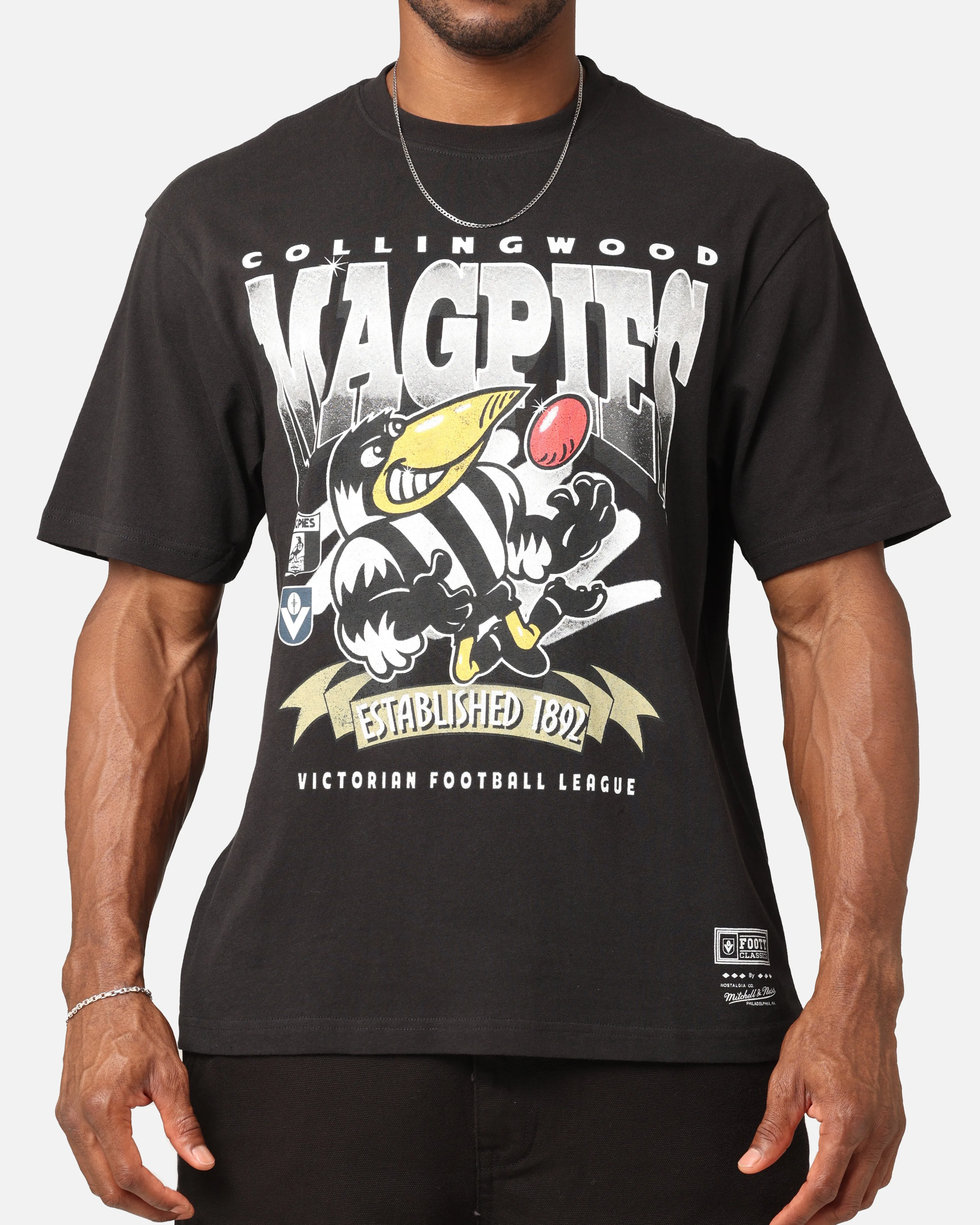 Mitchell & Ness Collingwood Magpies Character T-Shirt Faded Black Washable fabric