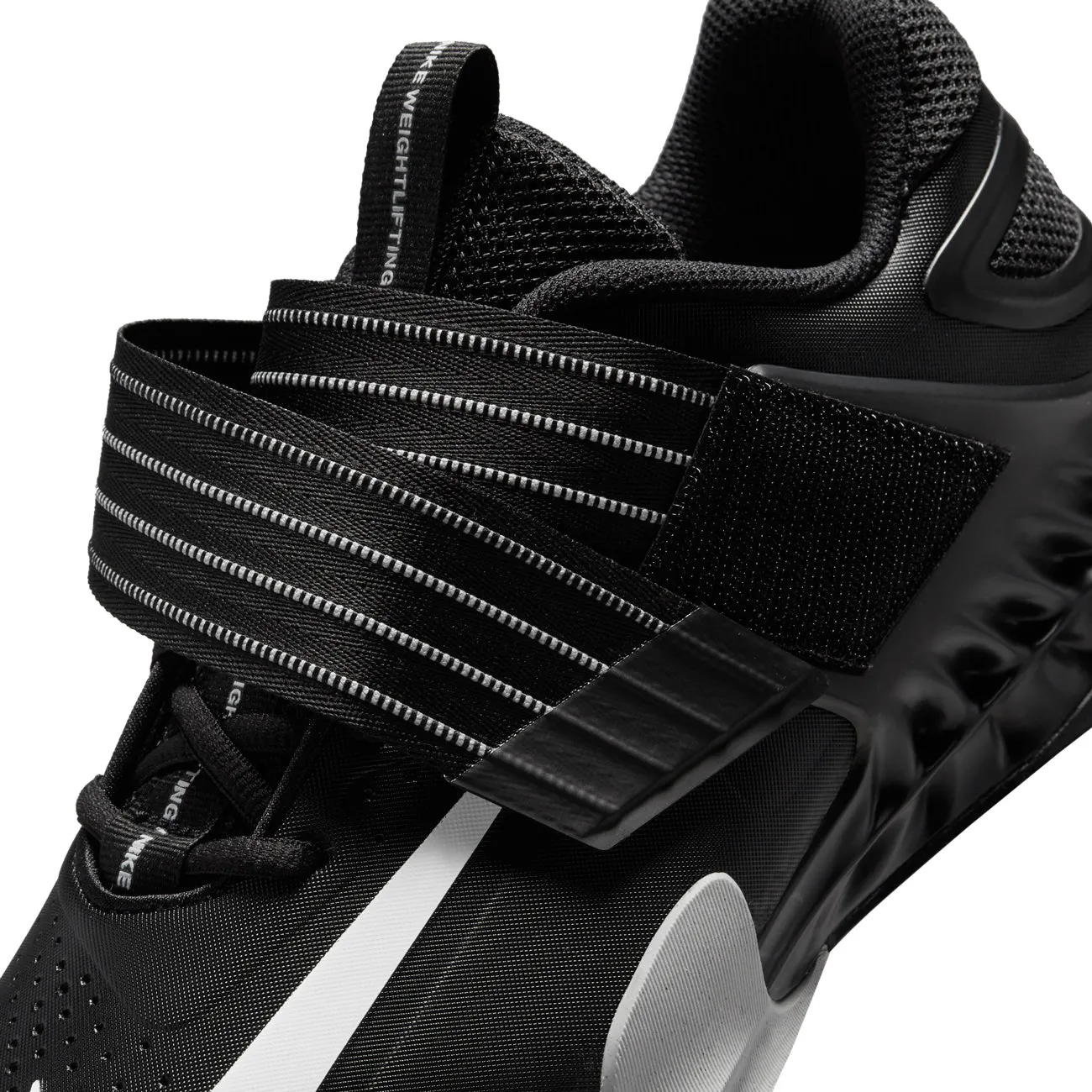 Nike Savaleos Seamless Inner Sleeve Low Impact Landing Design